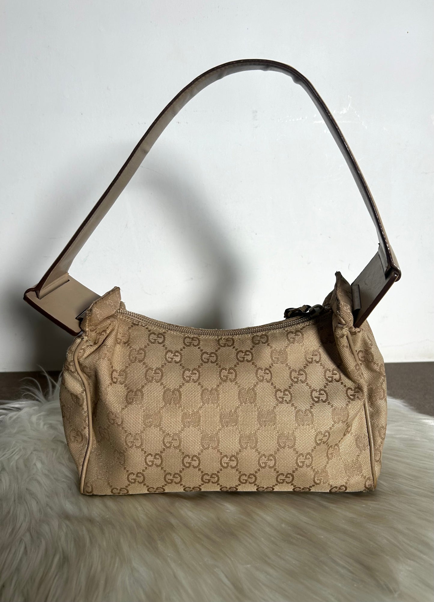Gucci pochette in monogram beige