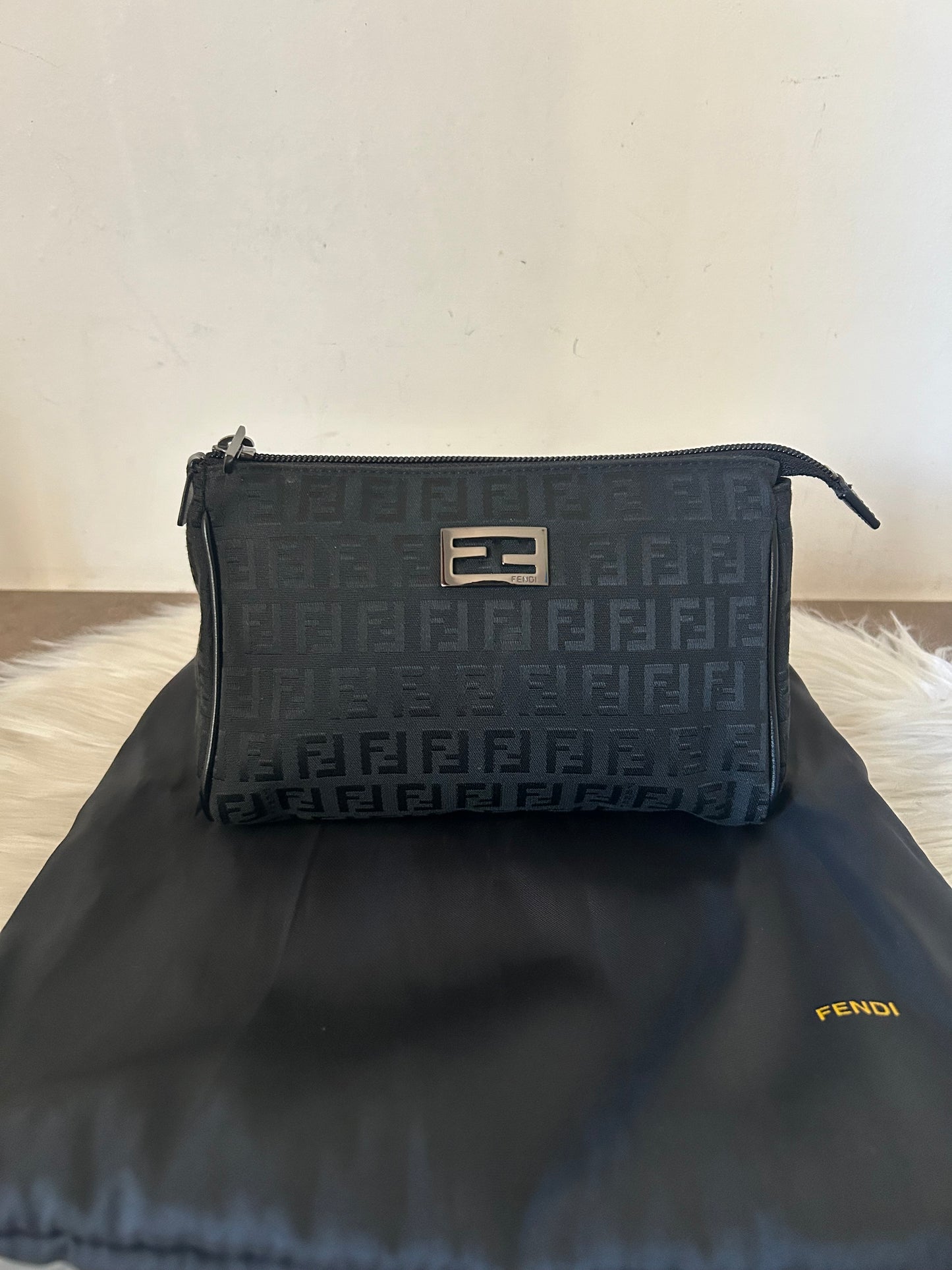 Pochette Fendi in monogram zucchino con dust bag