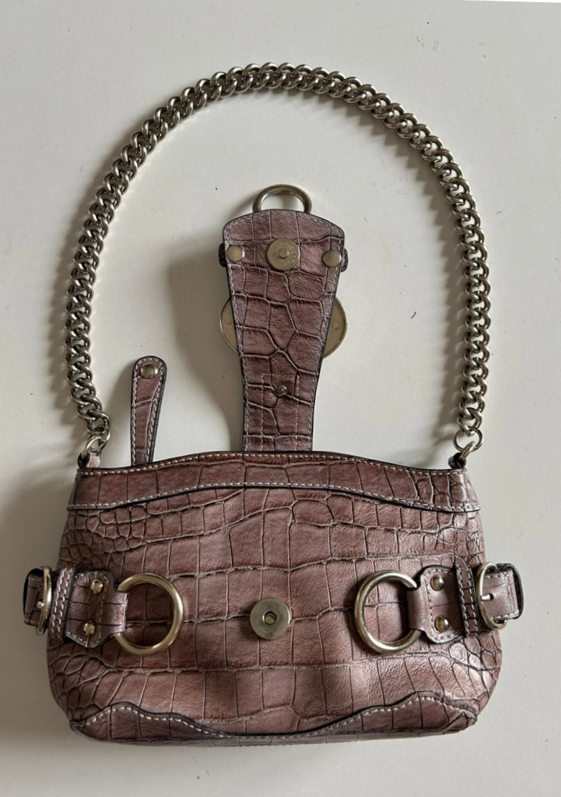 Guess in similpelle di coccodrillo viola