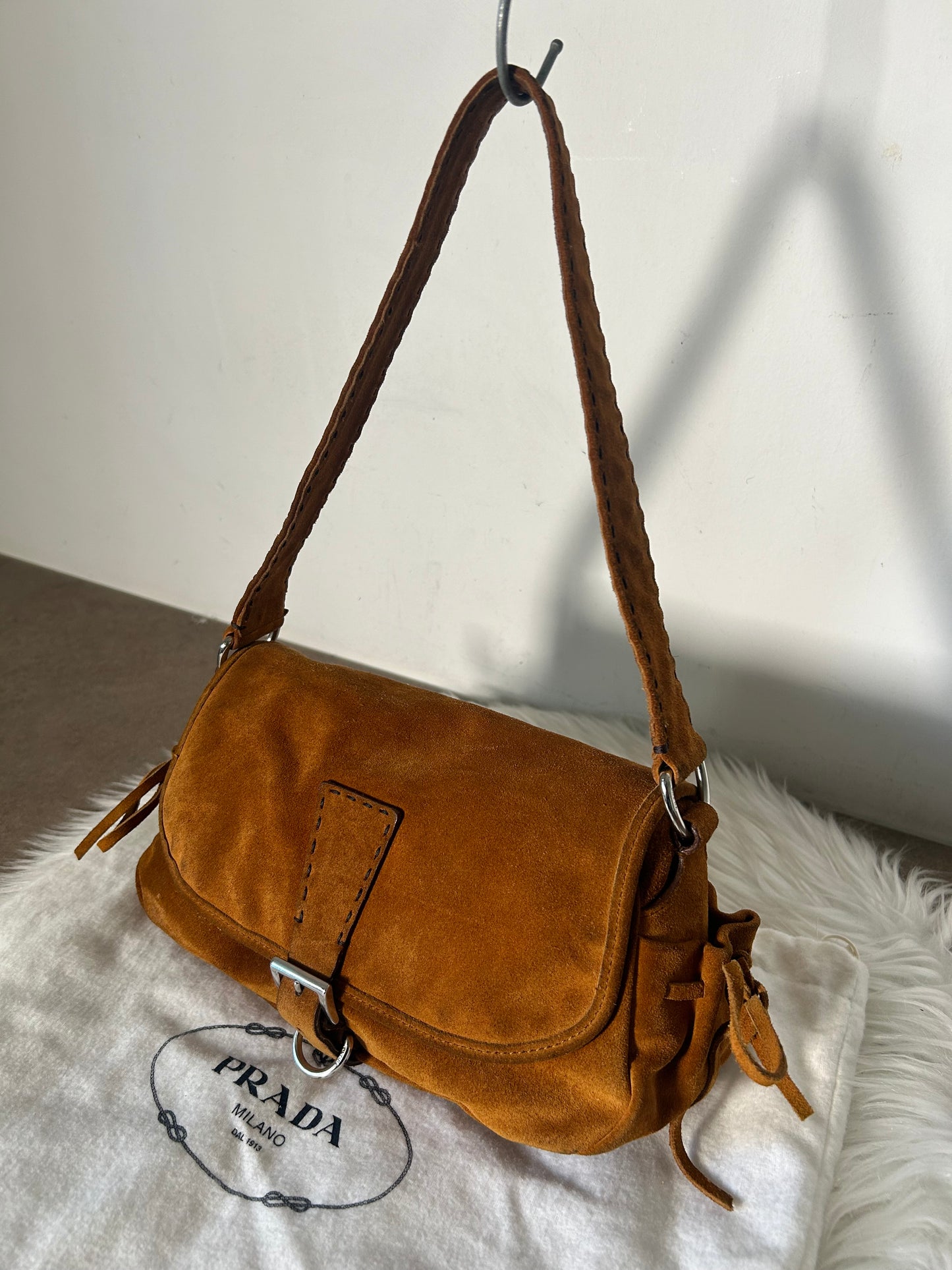 Prada baguette in suede cammello