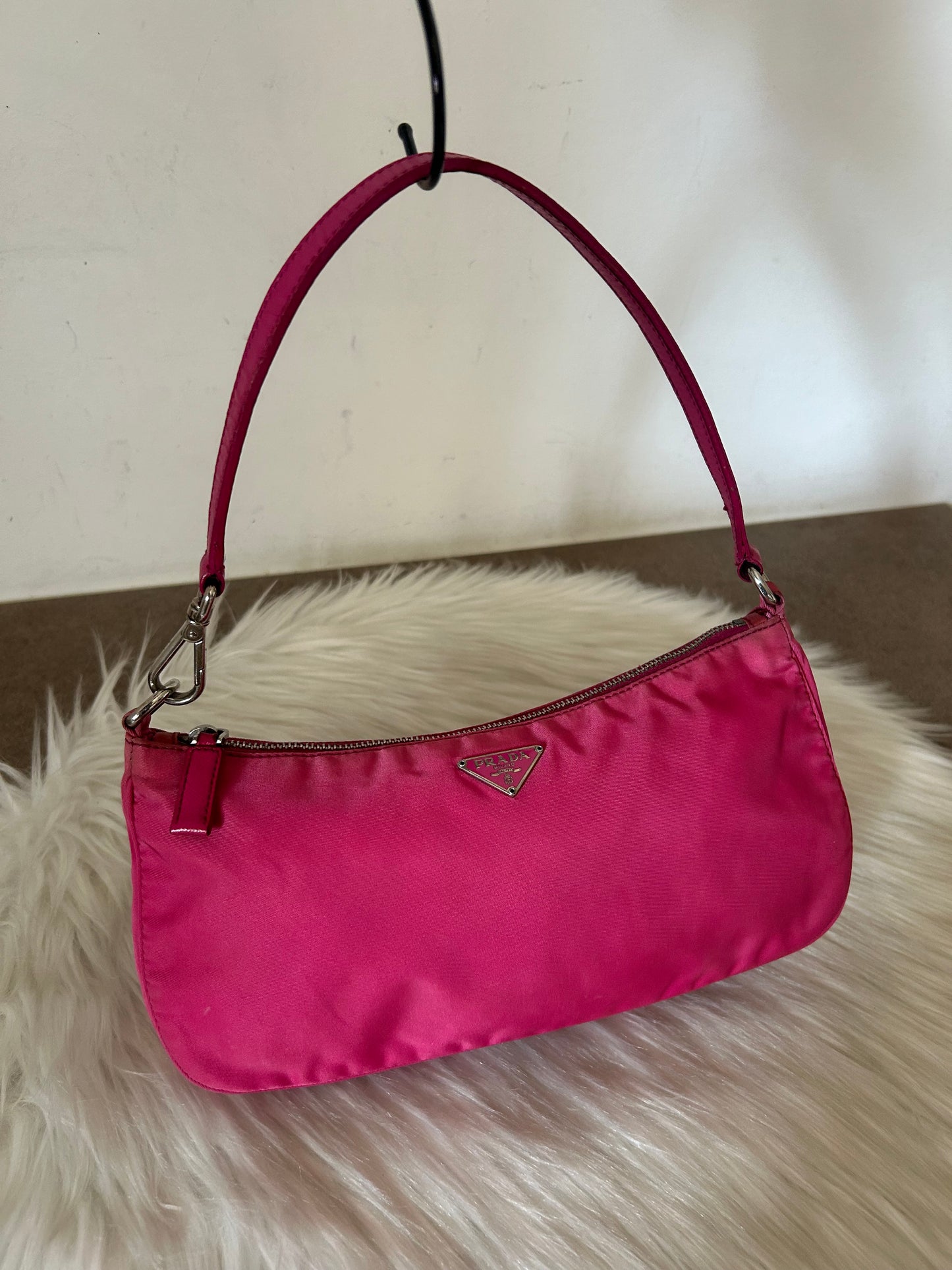 Prada baguette rosa in nylon