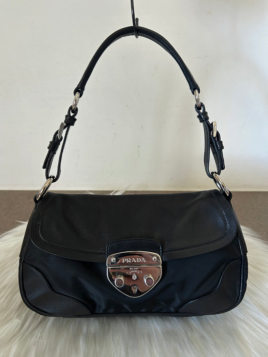 Prada baguette nera