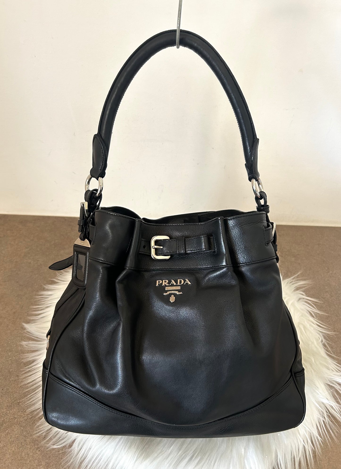 Prada secchiello in pelle nera