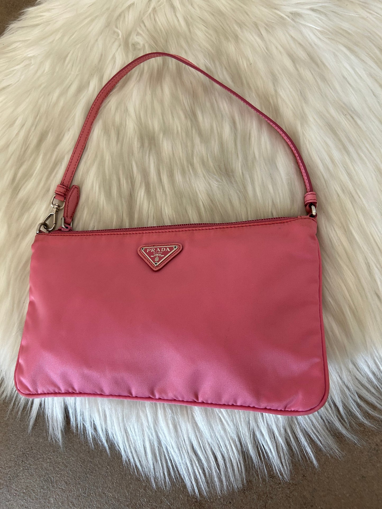 Prada baguette rosa in nylon