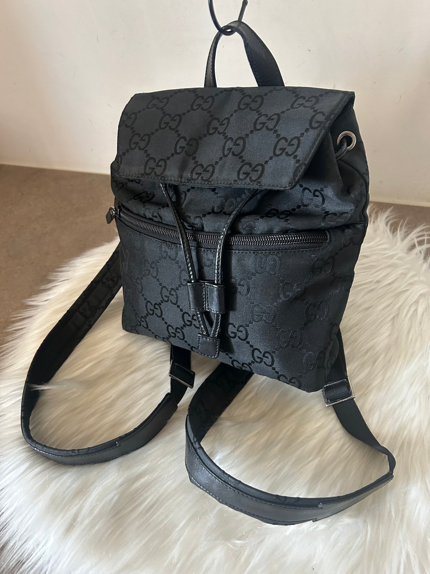 Zainetto Gucci nero in monogram
