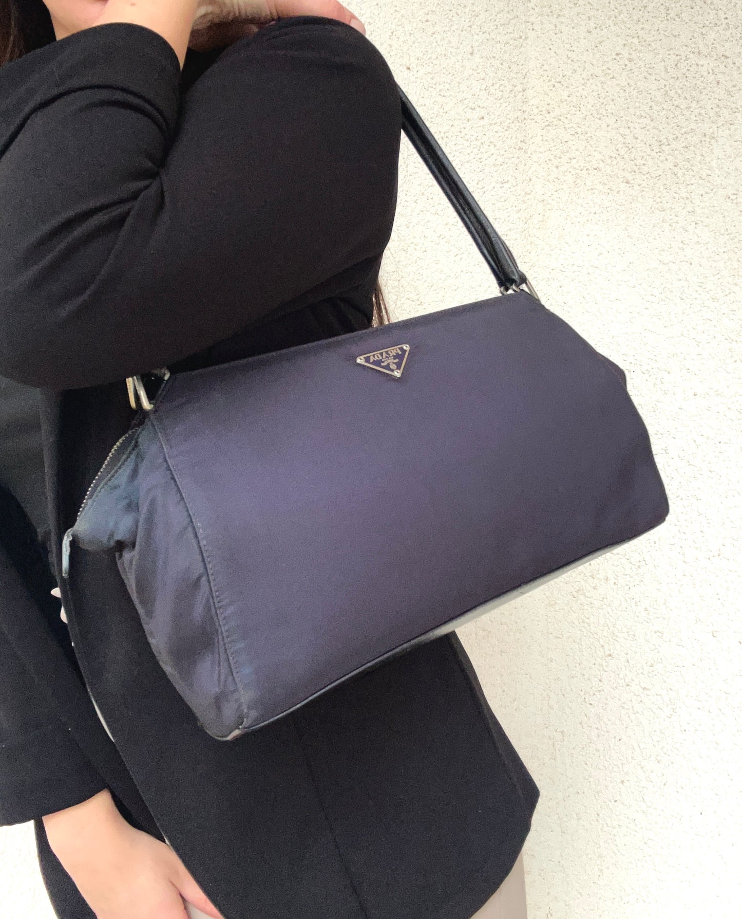 Prada baguette viola scuro in nylon