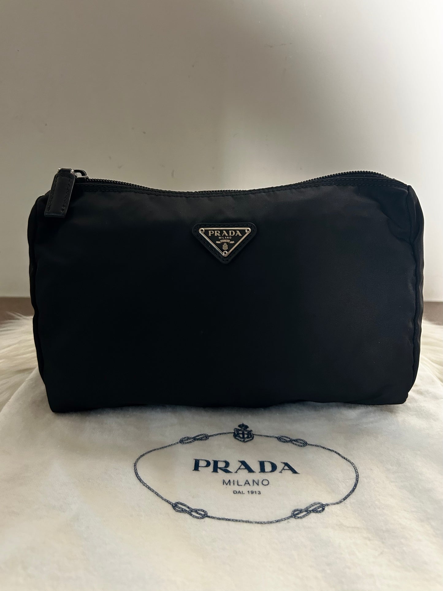 Pochette Prada in nylon nera