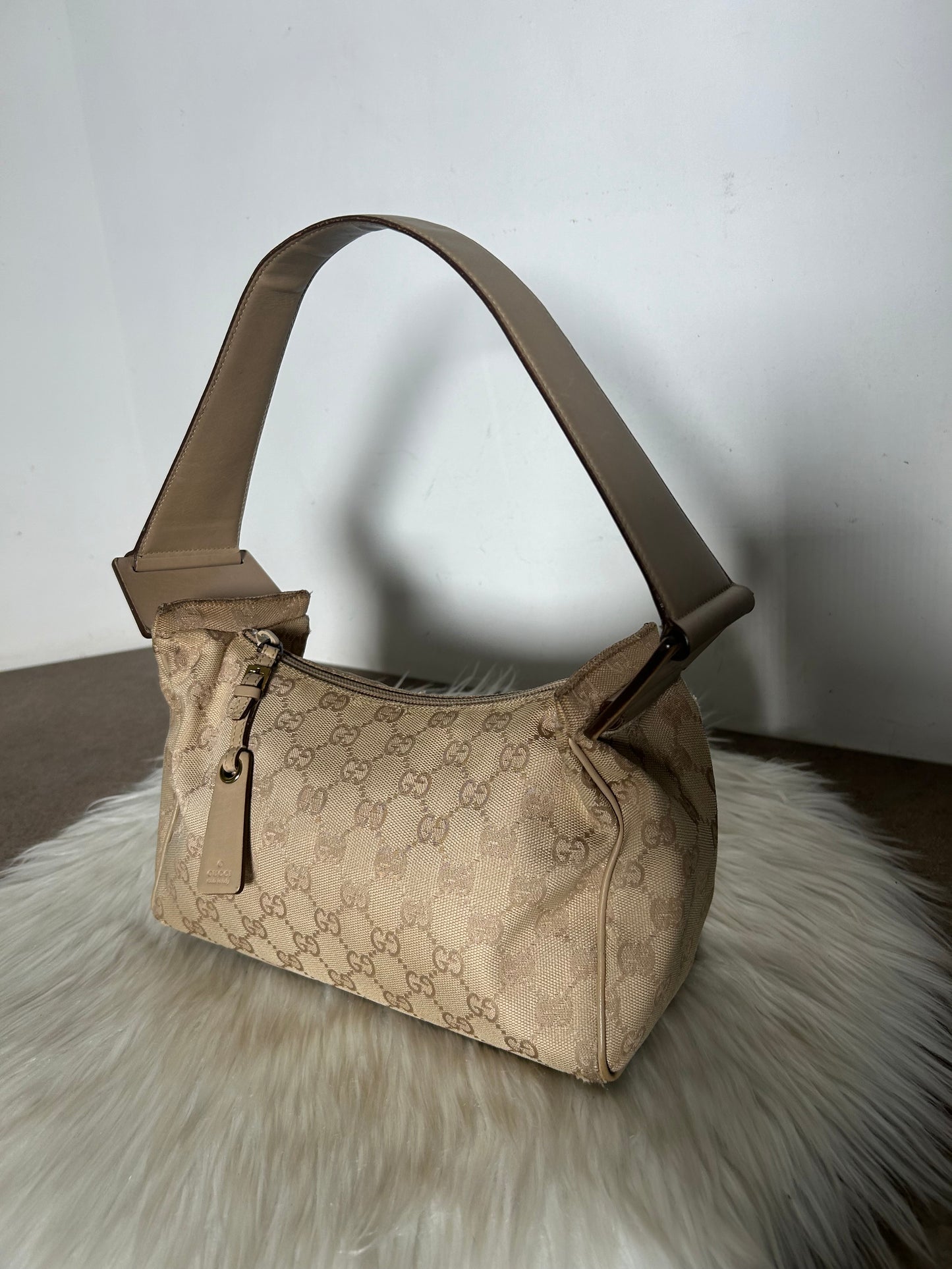 Gucci pochette in monogram beige