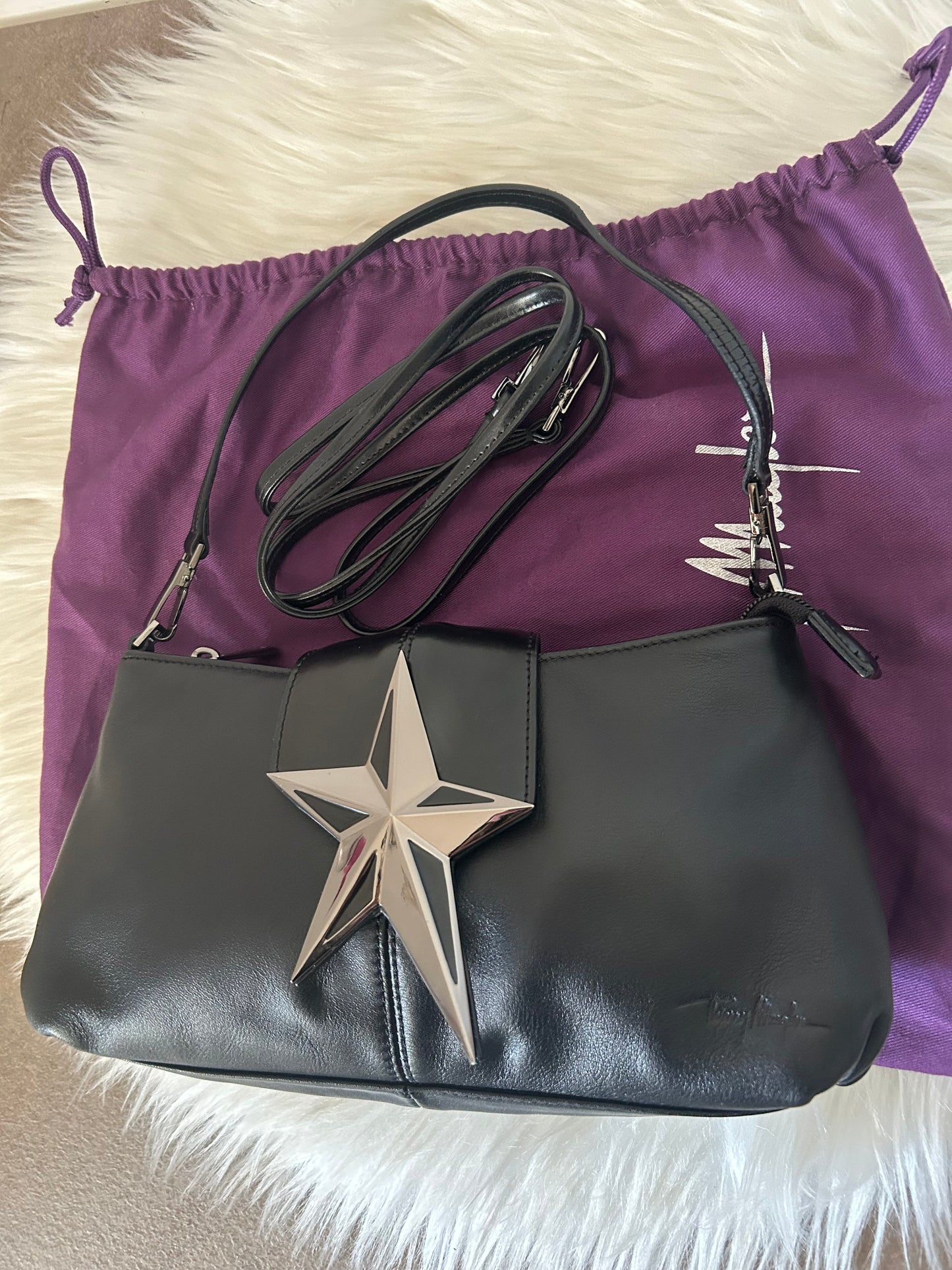 Baguette Thierry Mugler in pelle nera