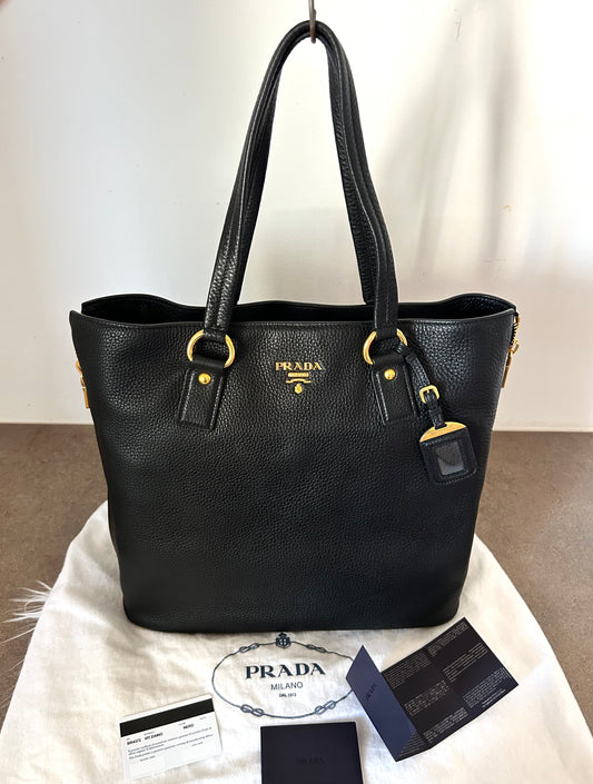 Borsa Prada tote in pelle martellata nera