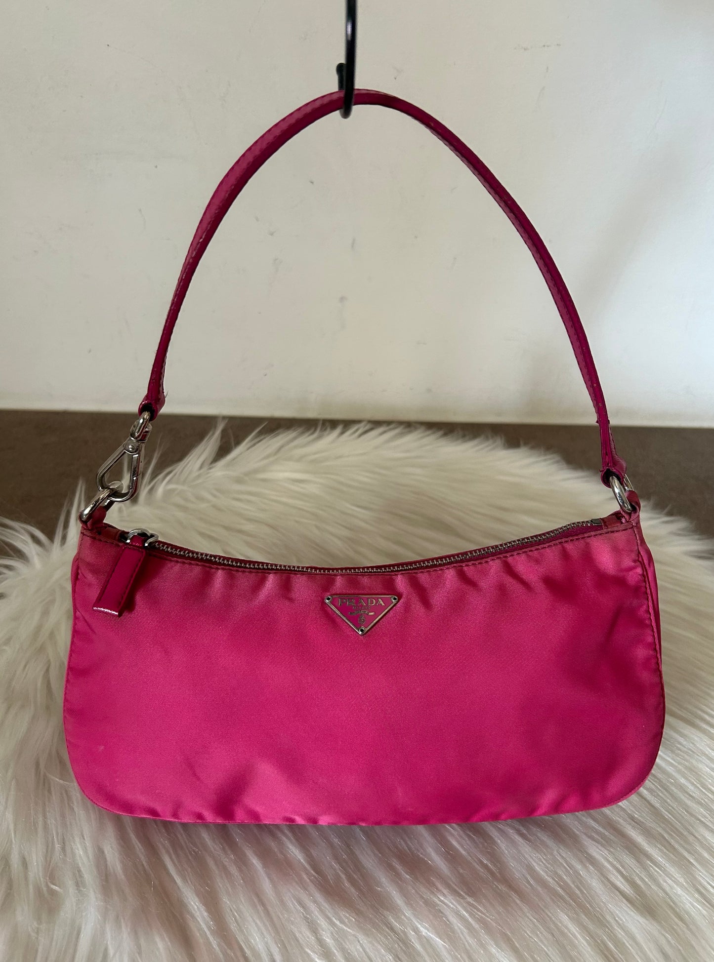 Prada baguette rosa in nylon