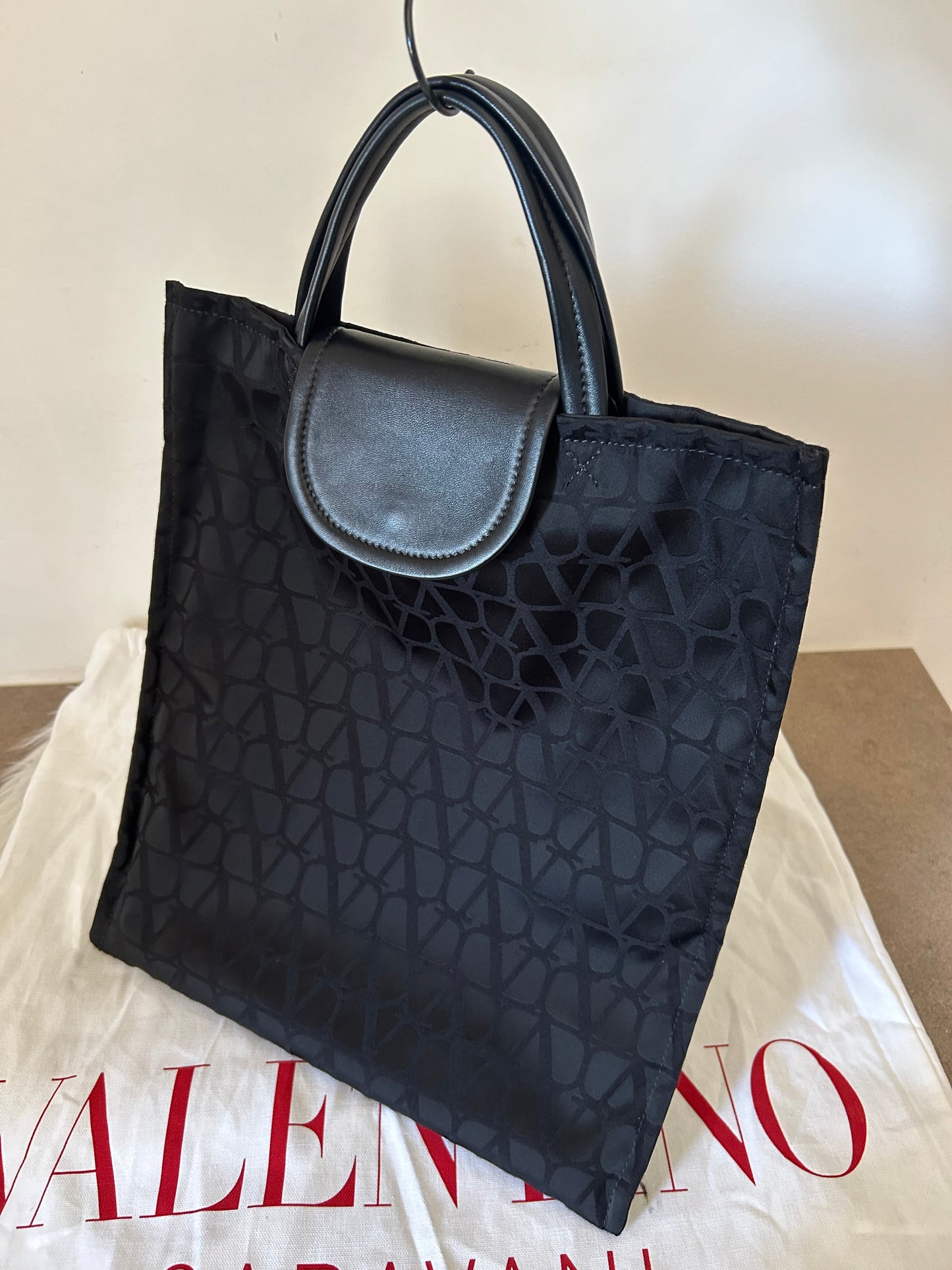 Tote Valentino Garavani logata con dust bag