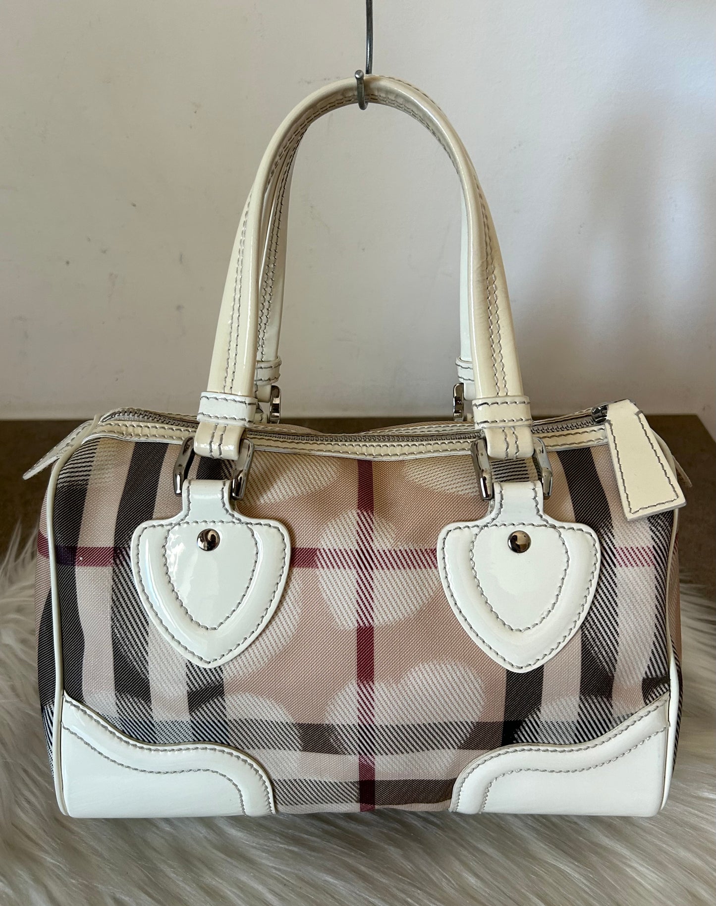 Burberry tote Heart