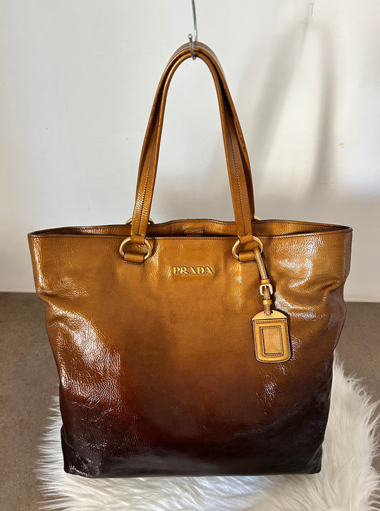 Prada tote bag in vernice