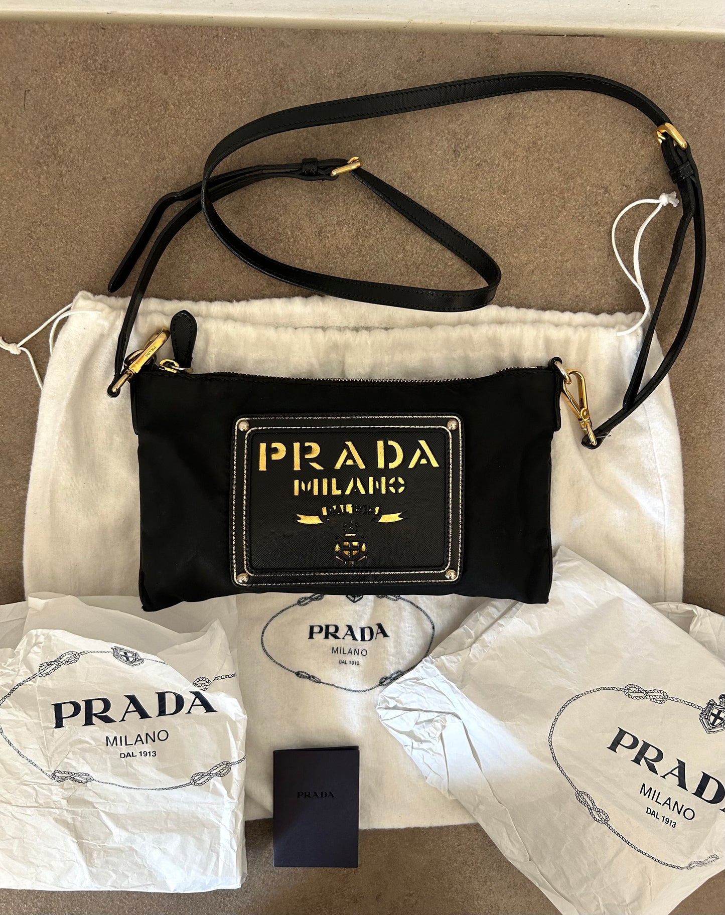 Prada tracolla nera in nylon e pelle