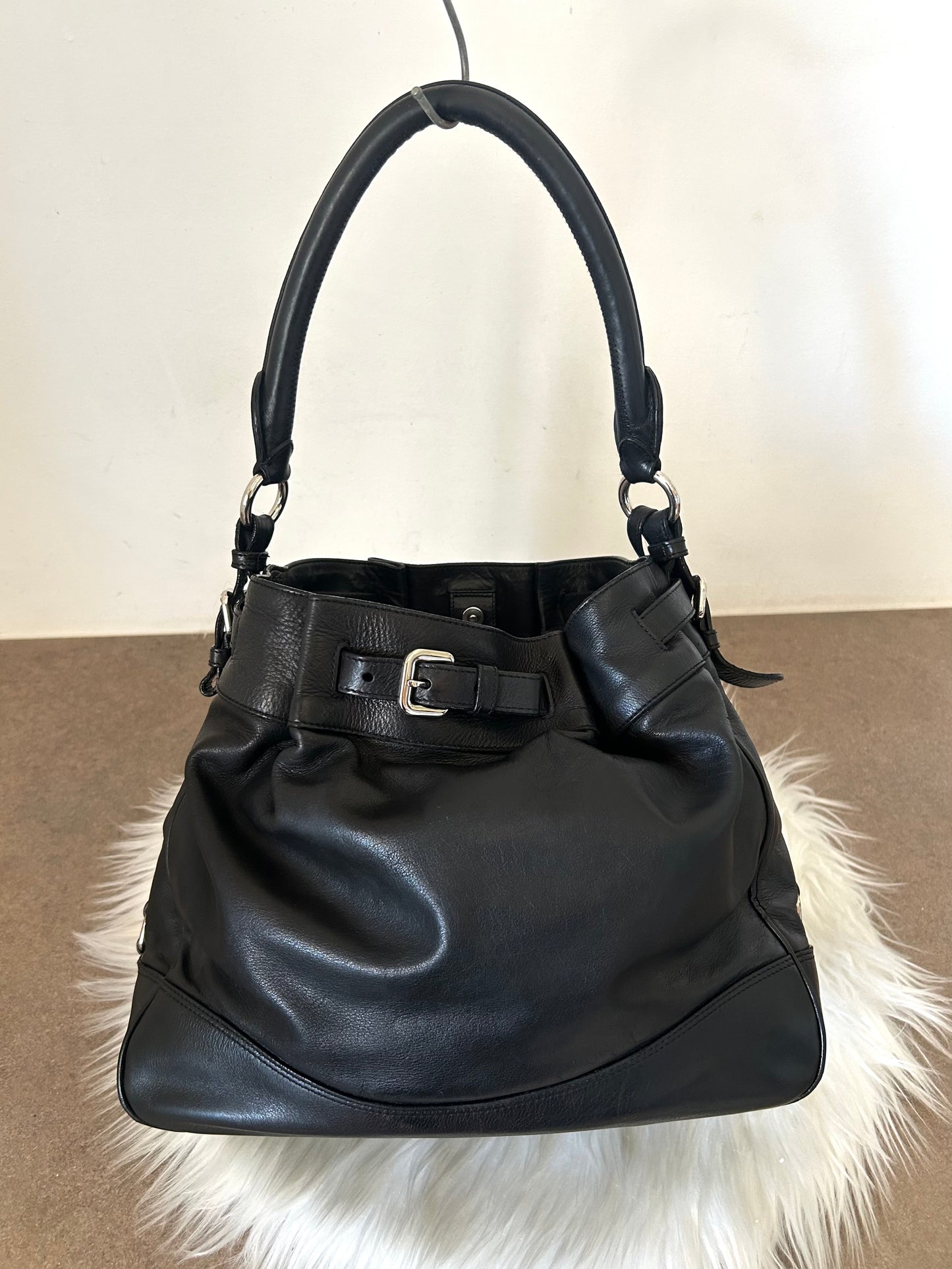 Prada secchiello in pelle nera