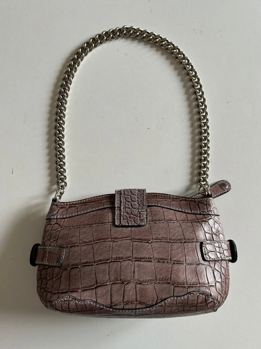 Guess in similpelle di coccodrillo viola