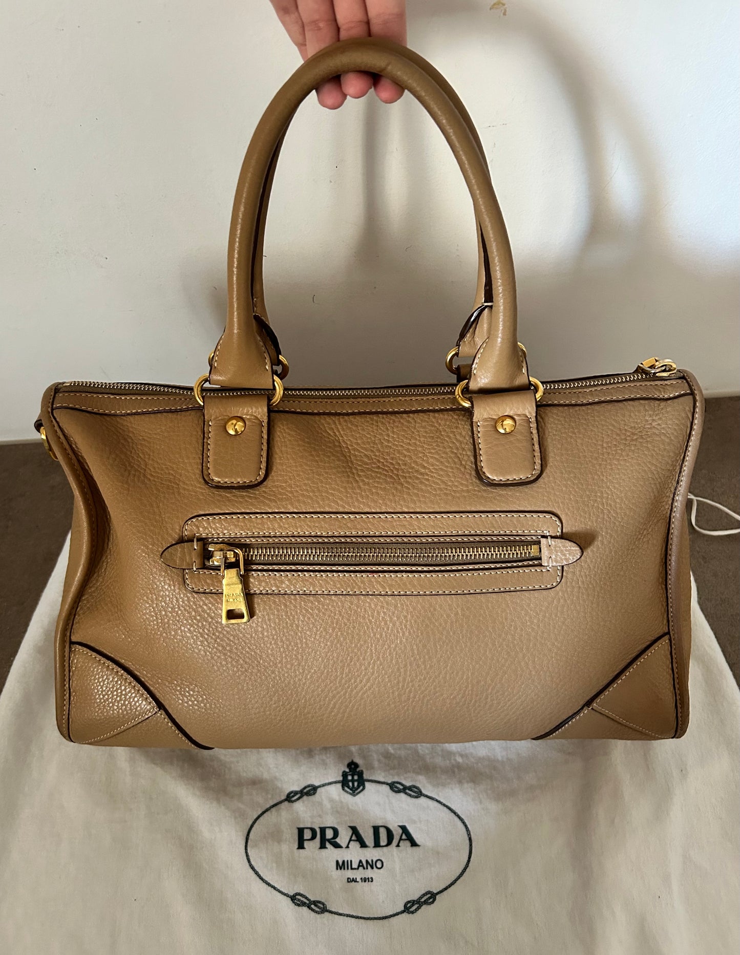 Prada bauletto in pelle beige