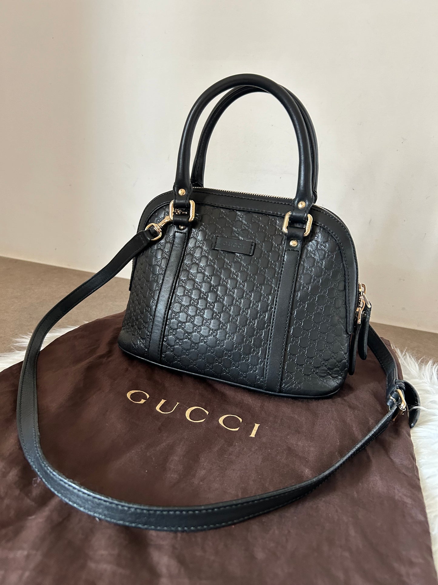 Gucci Dôme mini in micro guccissima nera