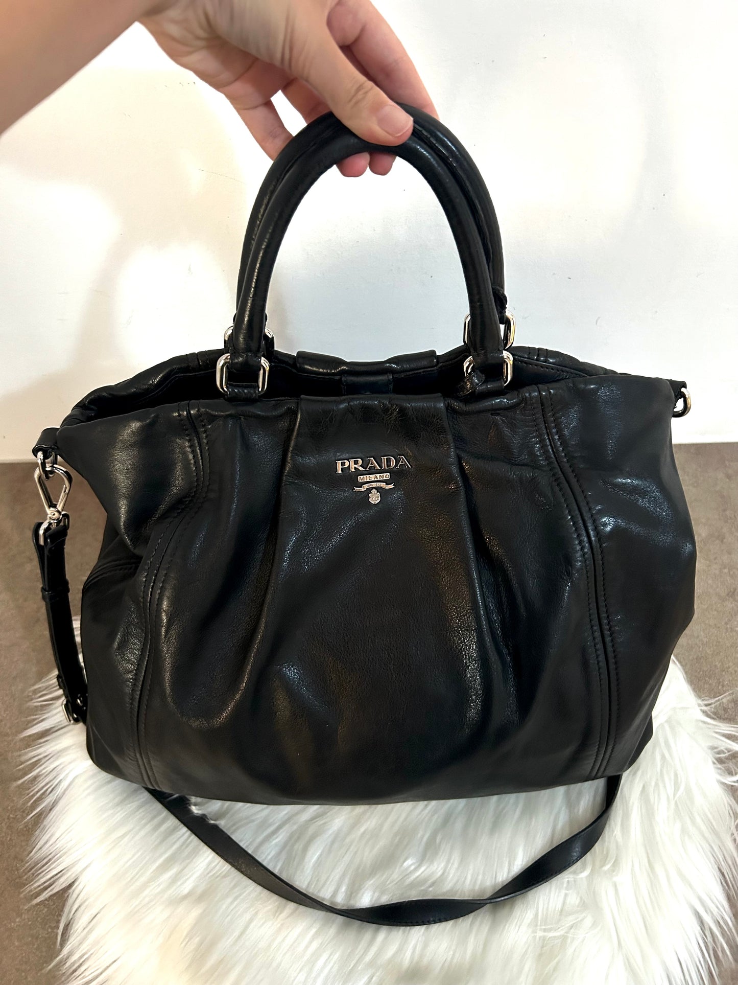 Prada tote bag in pelle morbida nera