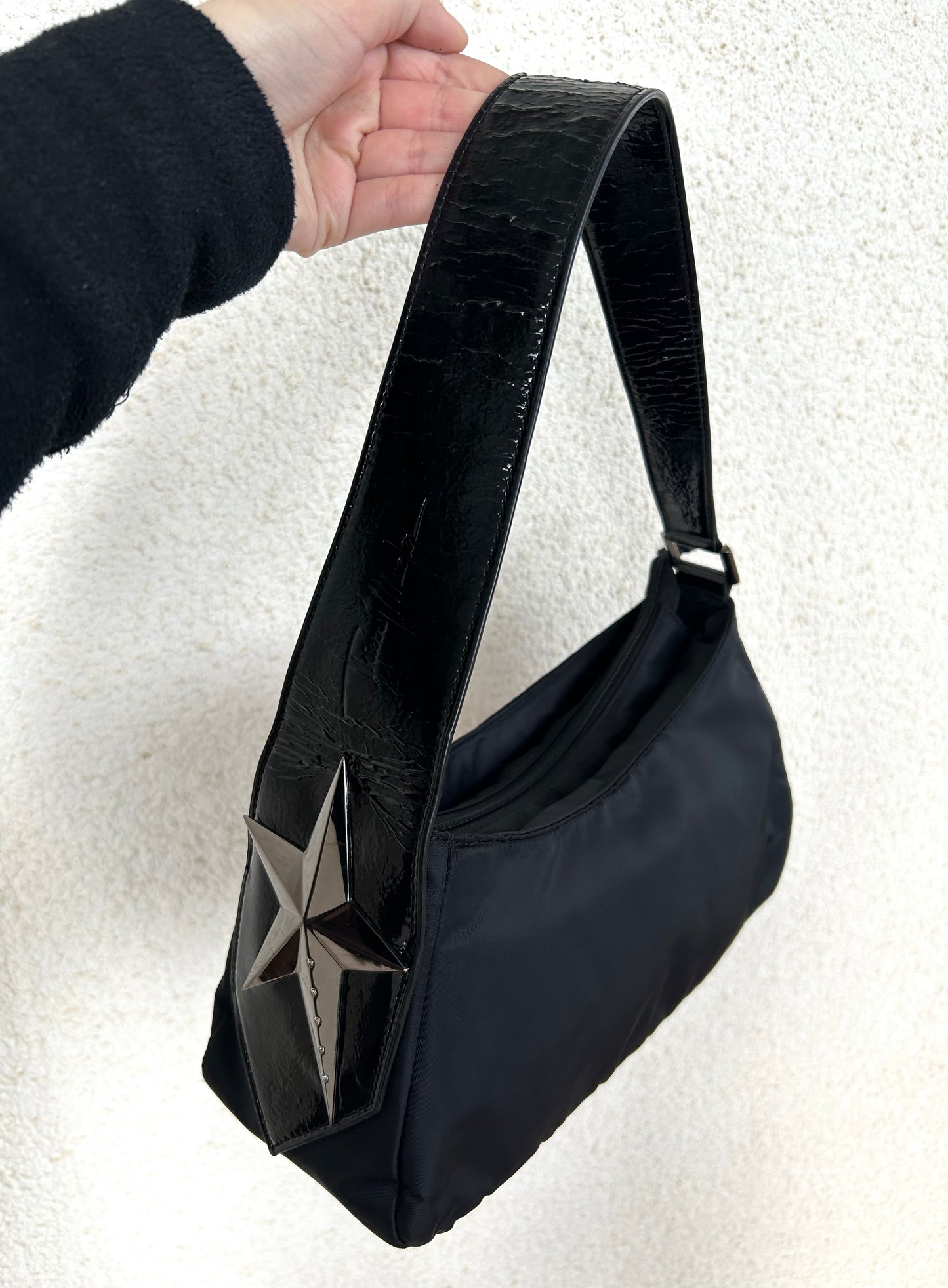 Thierry Mugler baguette a spalla nera