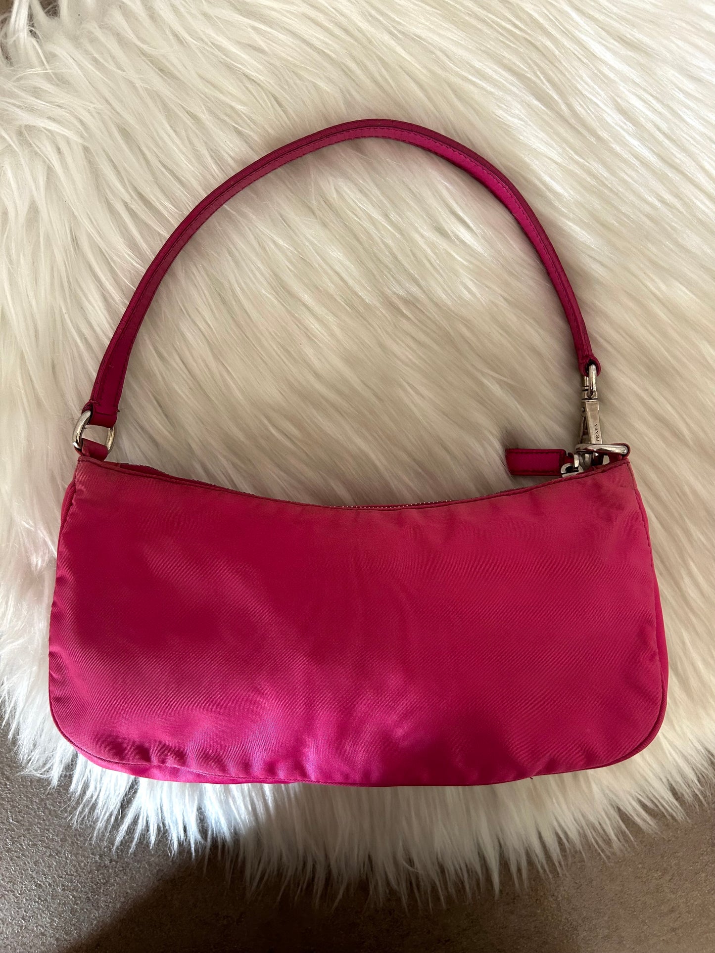 Prada baguette rosa in nylon
