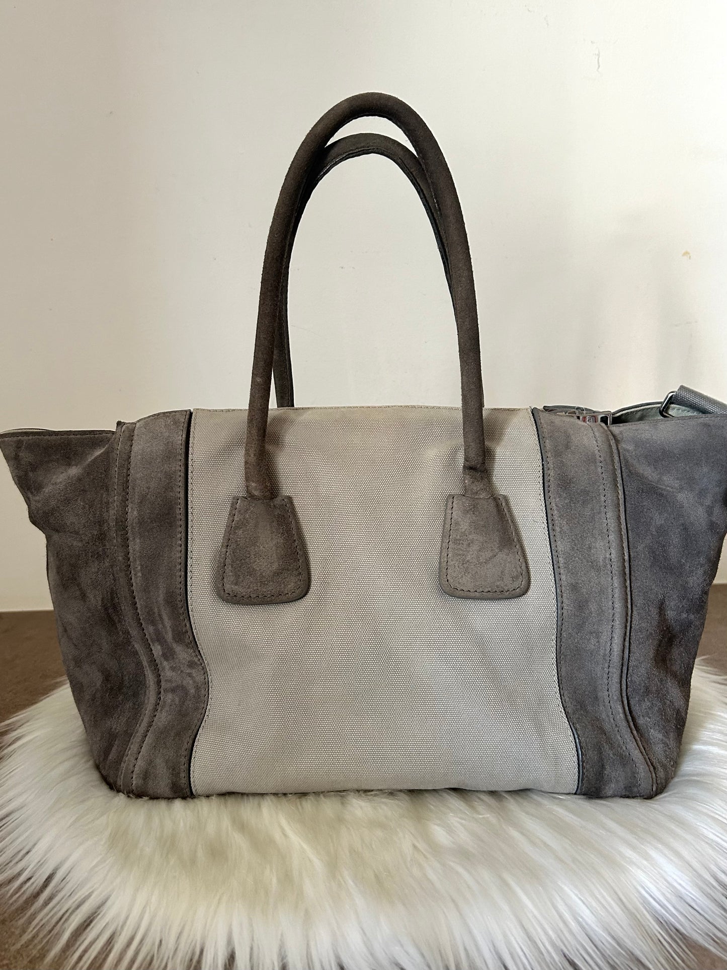Prada tote bag grigia in tela e camoscio