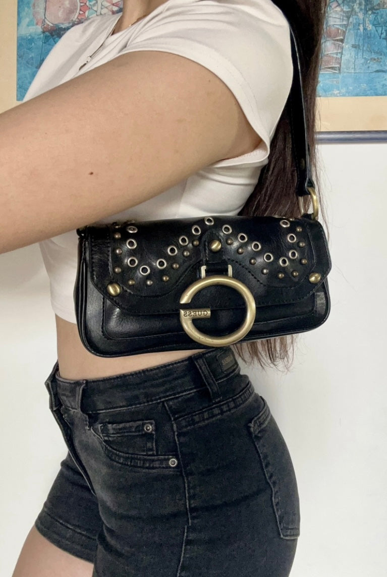 Borsa Guess vintage nera in similpelle con borchie