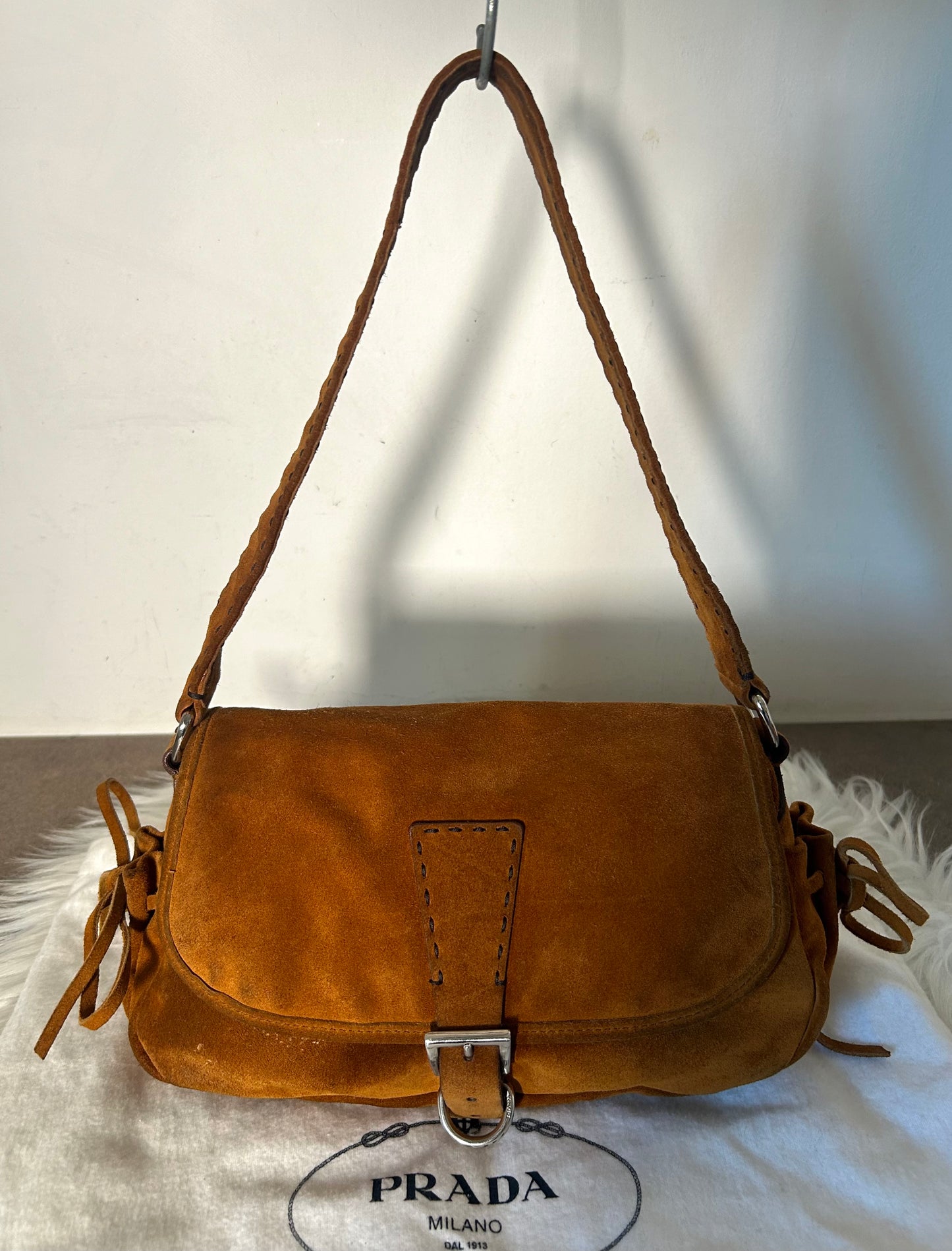Prada baguette in suede cammello