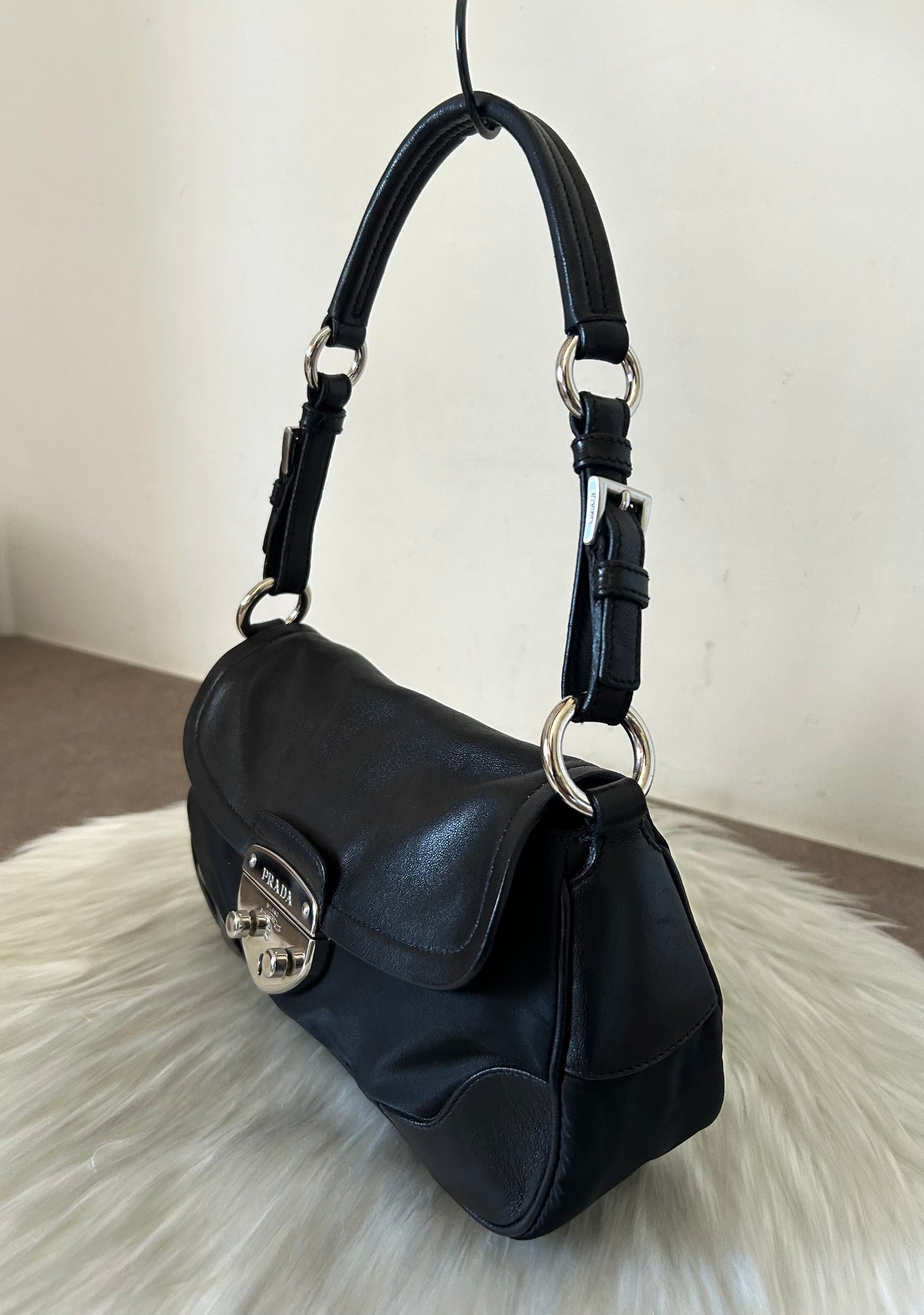 Prada baguette nera
