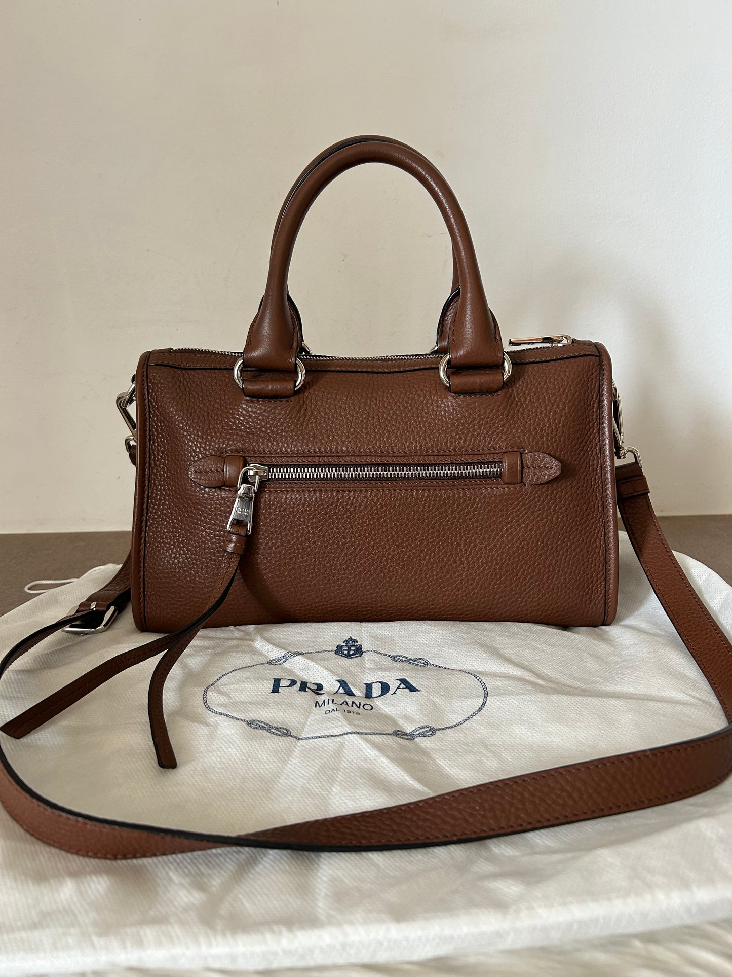 Prada Bauletto marrone in pelle con tracolla