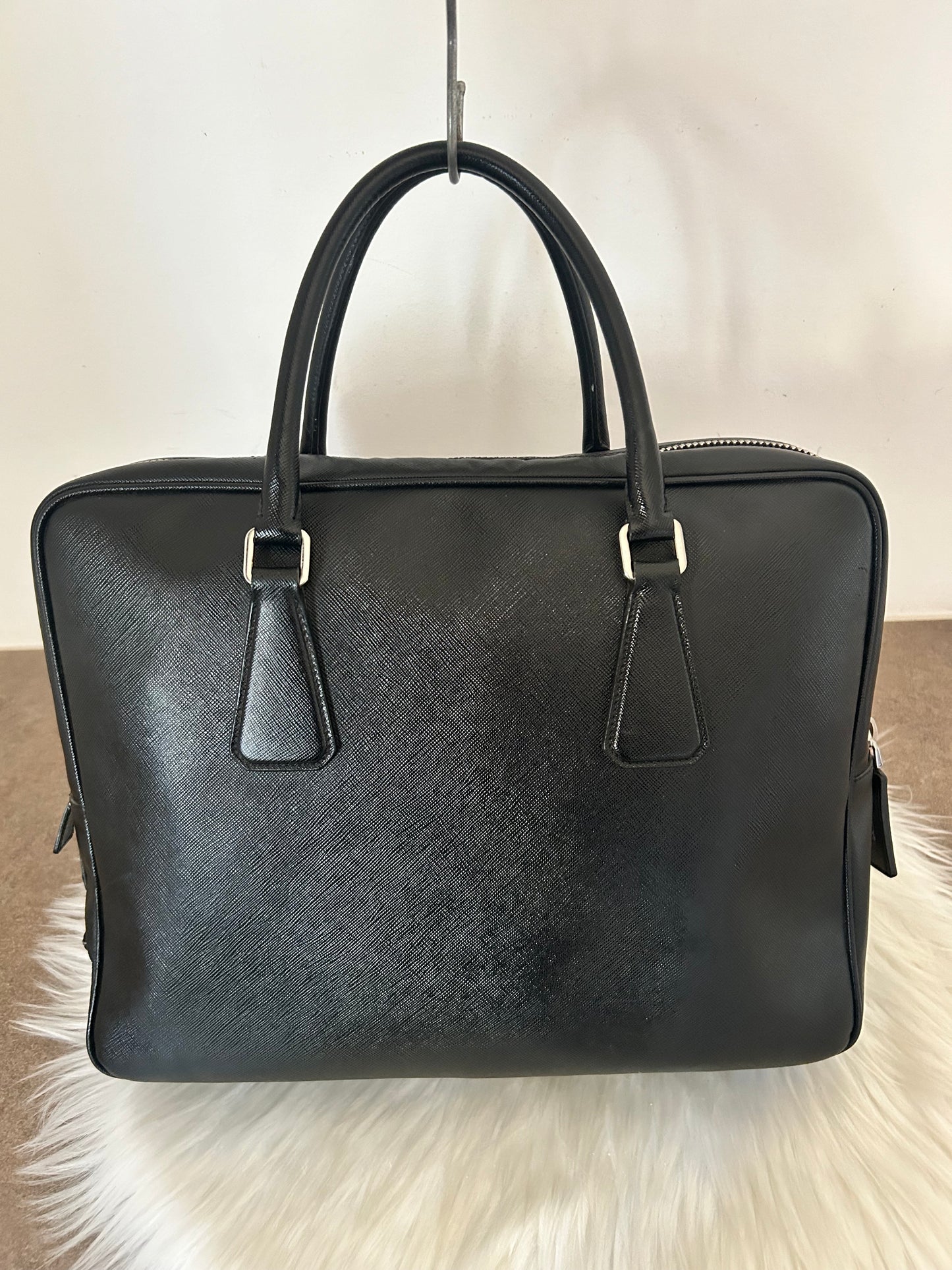 Prada modello Work in pelle nera