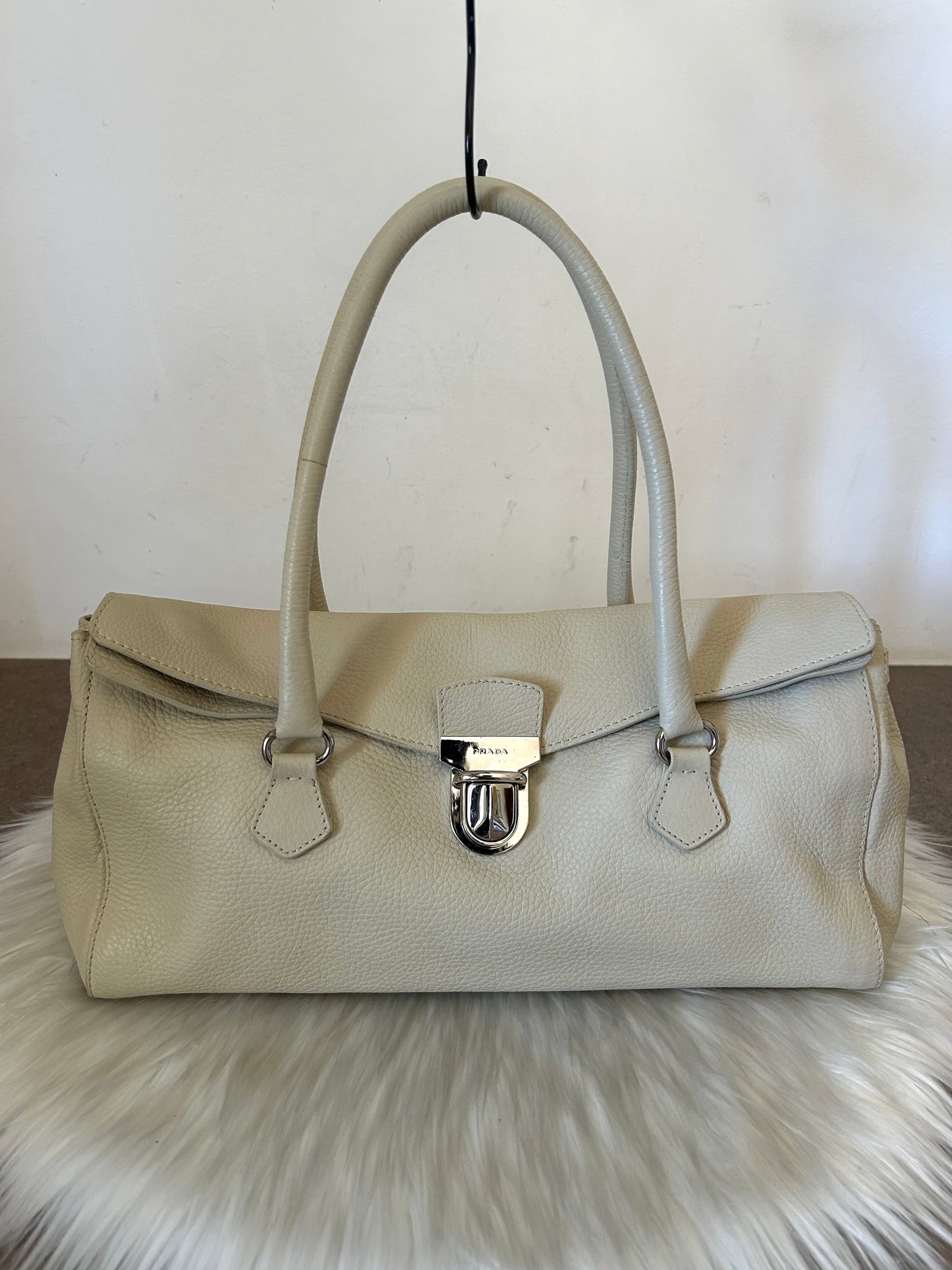 Prada tote in pelle panna