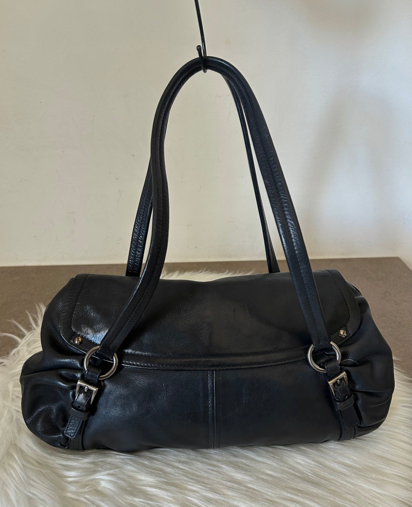 Prada tote in pelle nera di agnello e interni rosa