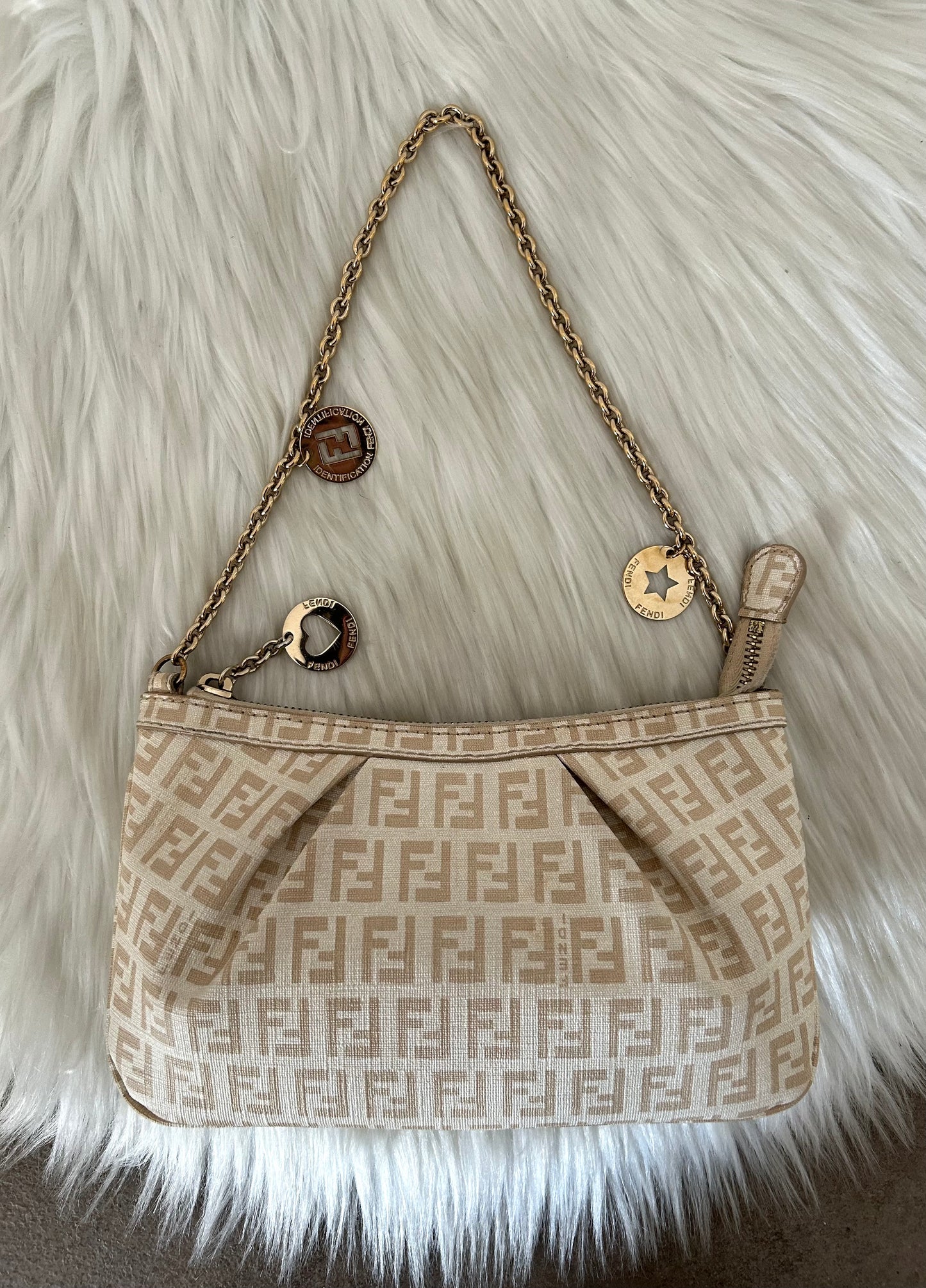 Fendi baguette in monogram zucchino con charms