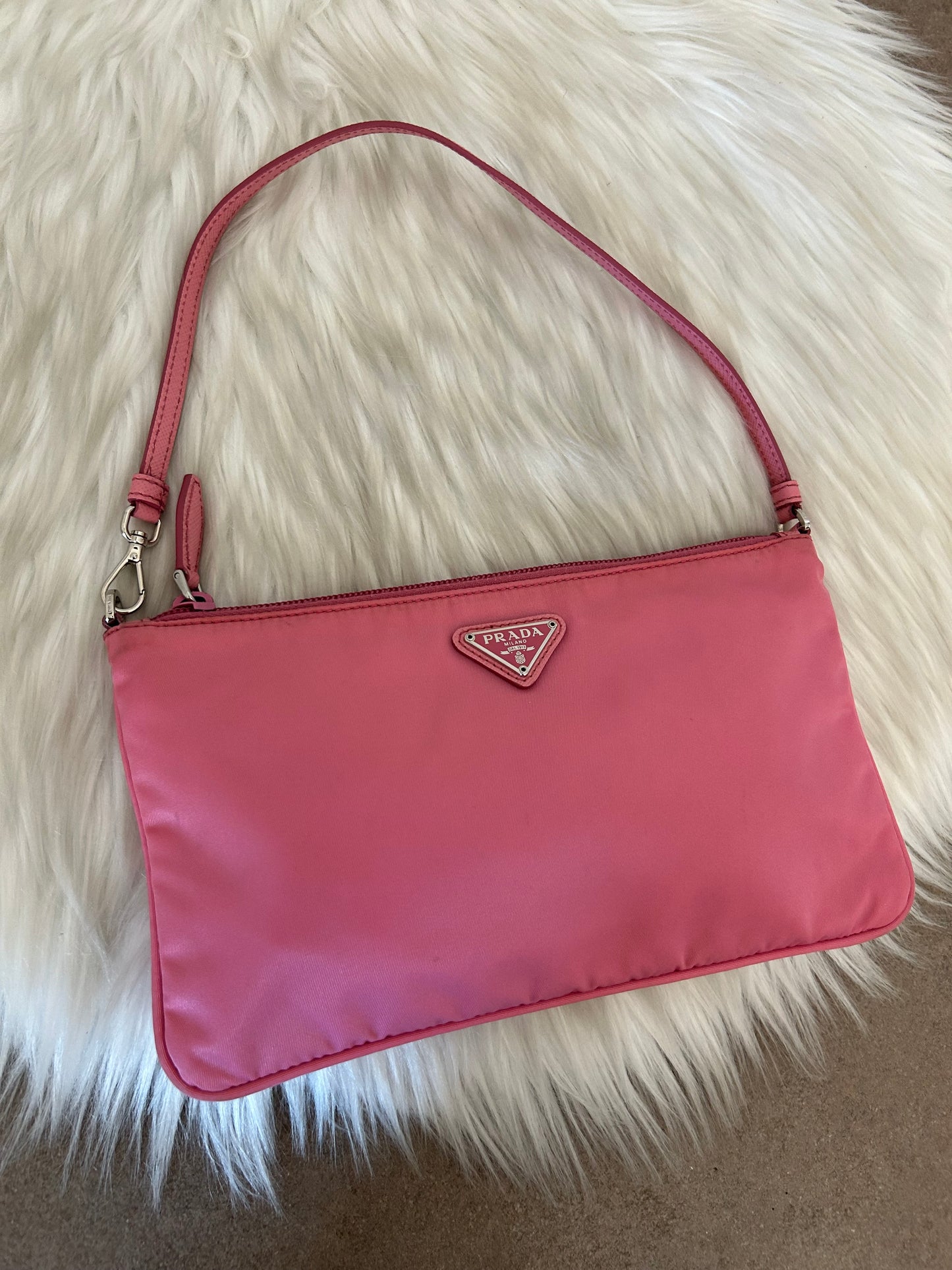 Prada baguette rosa in nylon