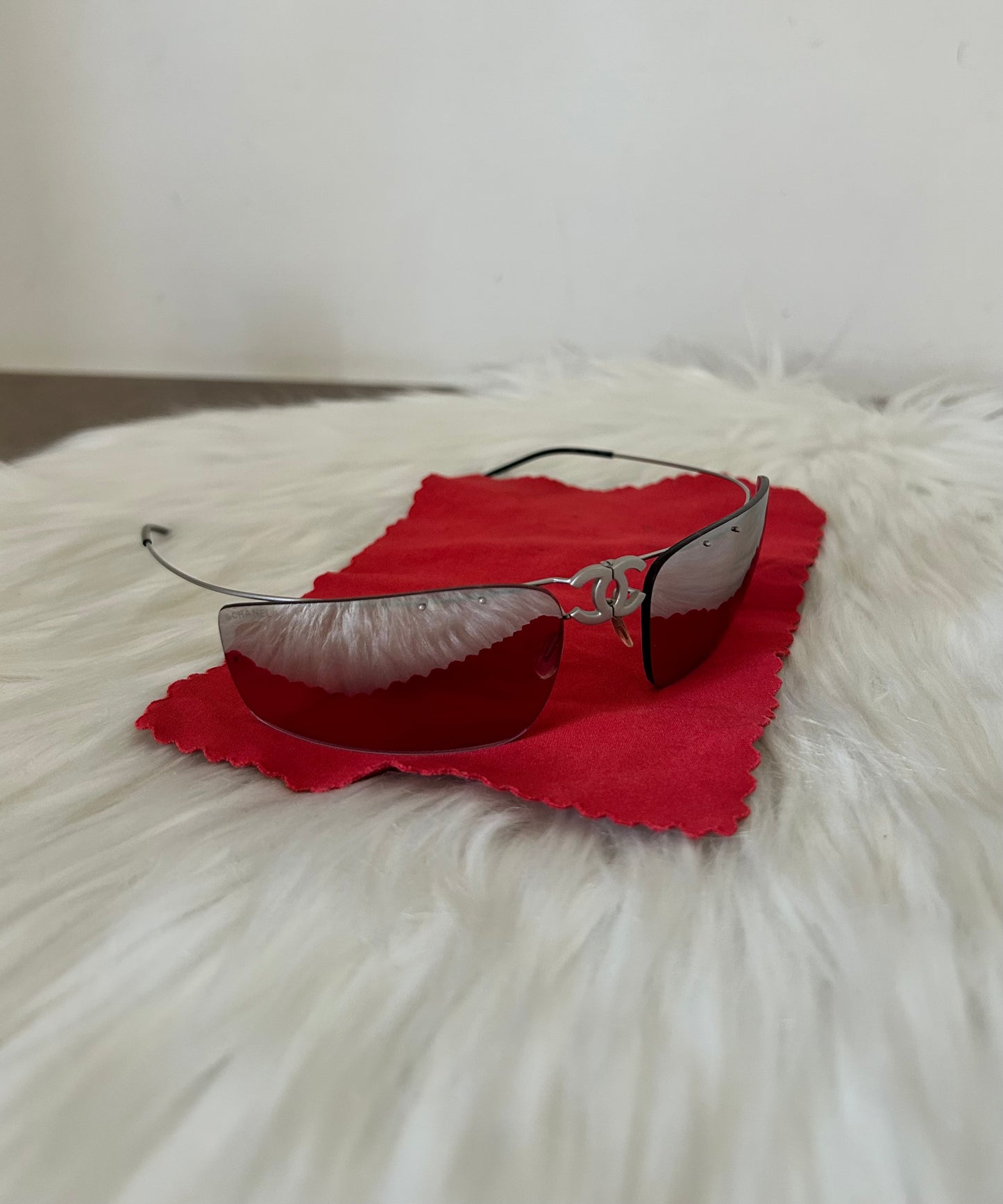 Occhiali Chanel vintage con logo centrale