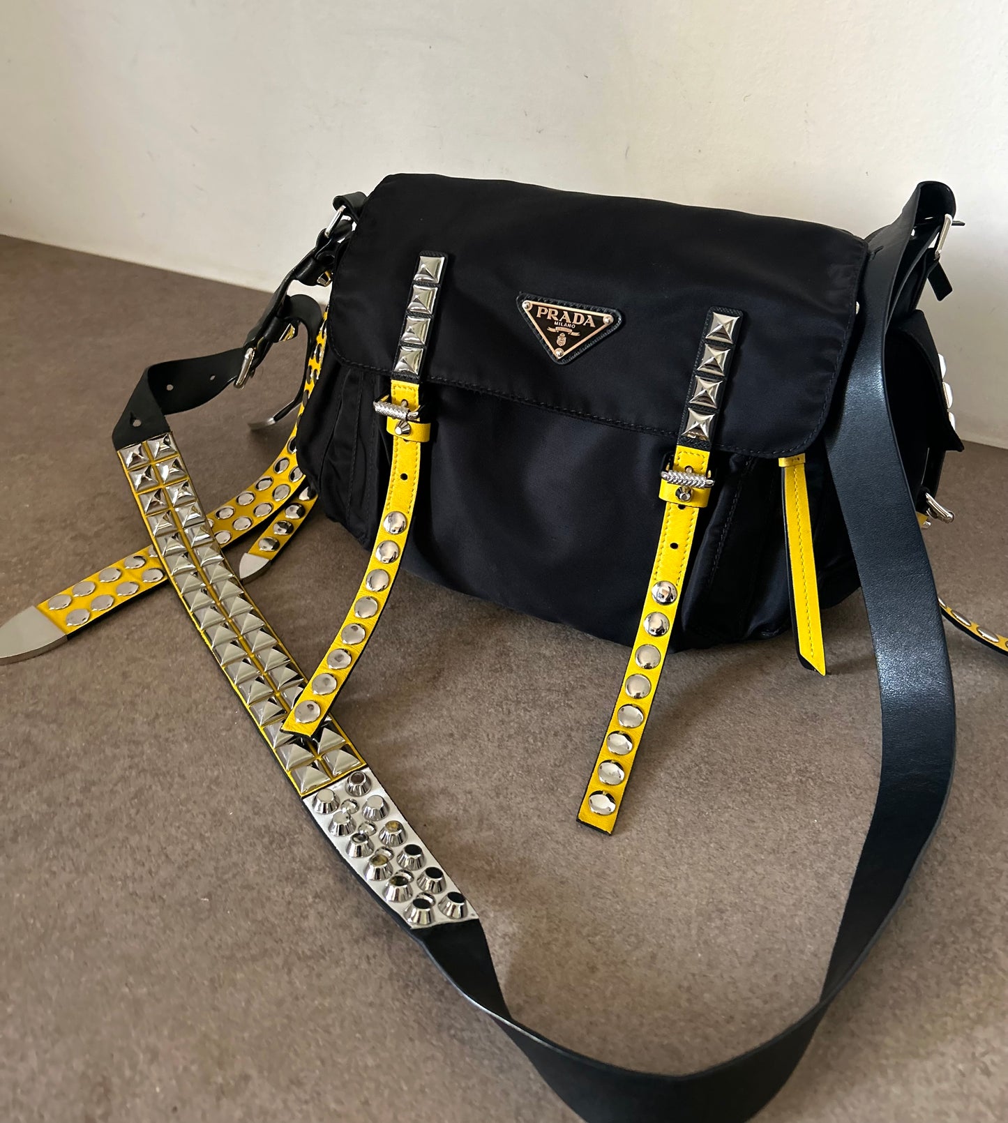 Prada tela vela con borchie rarissima