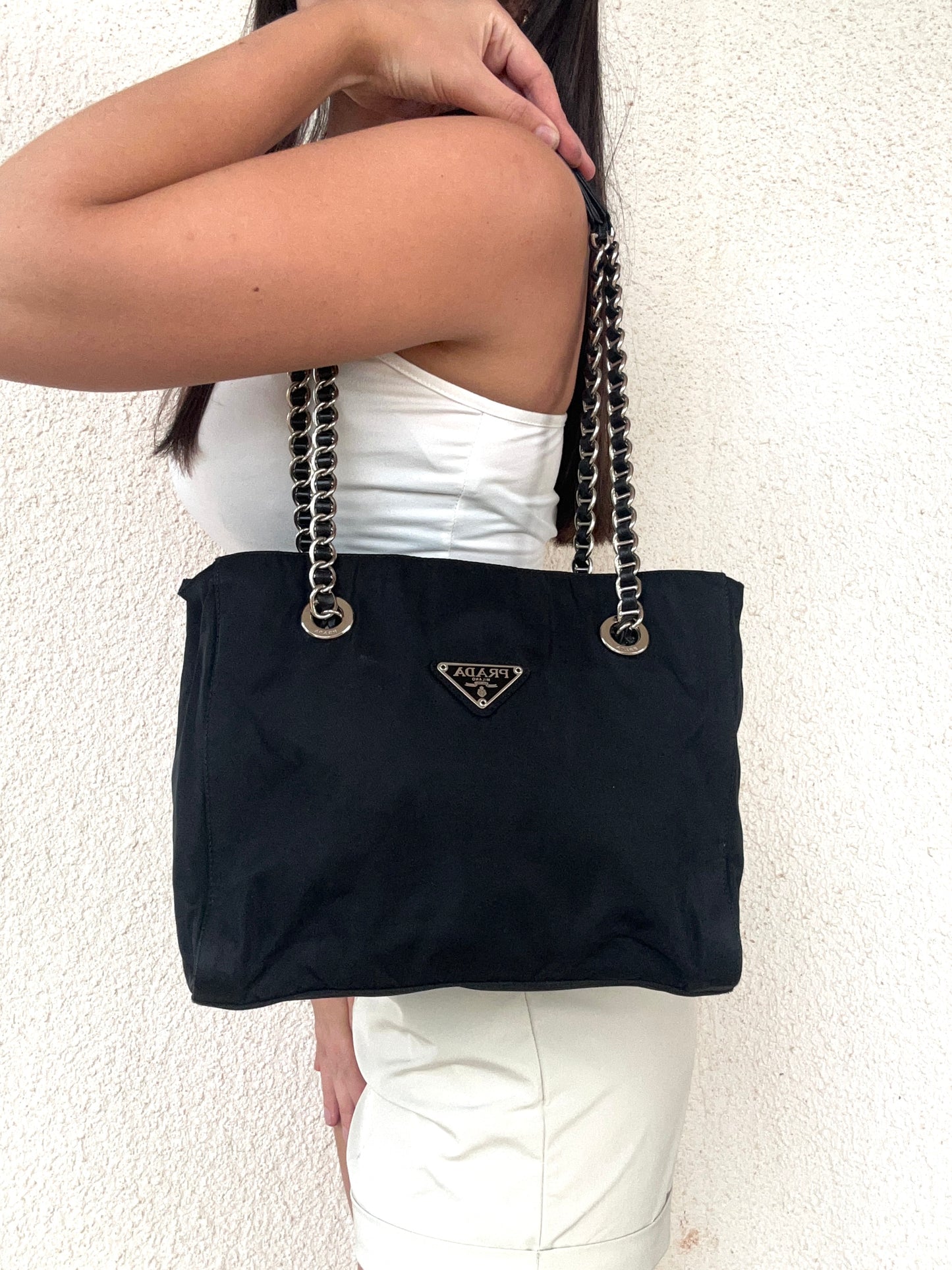 Prada borsa in nylon con catene