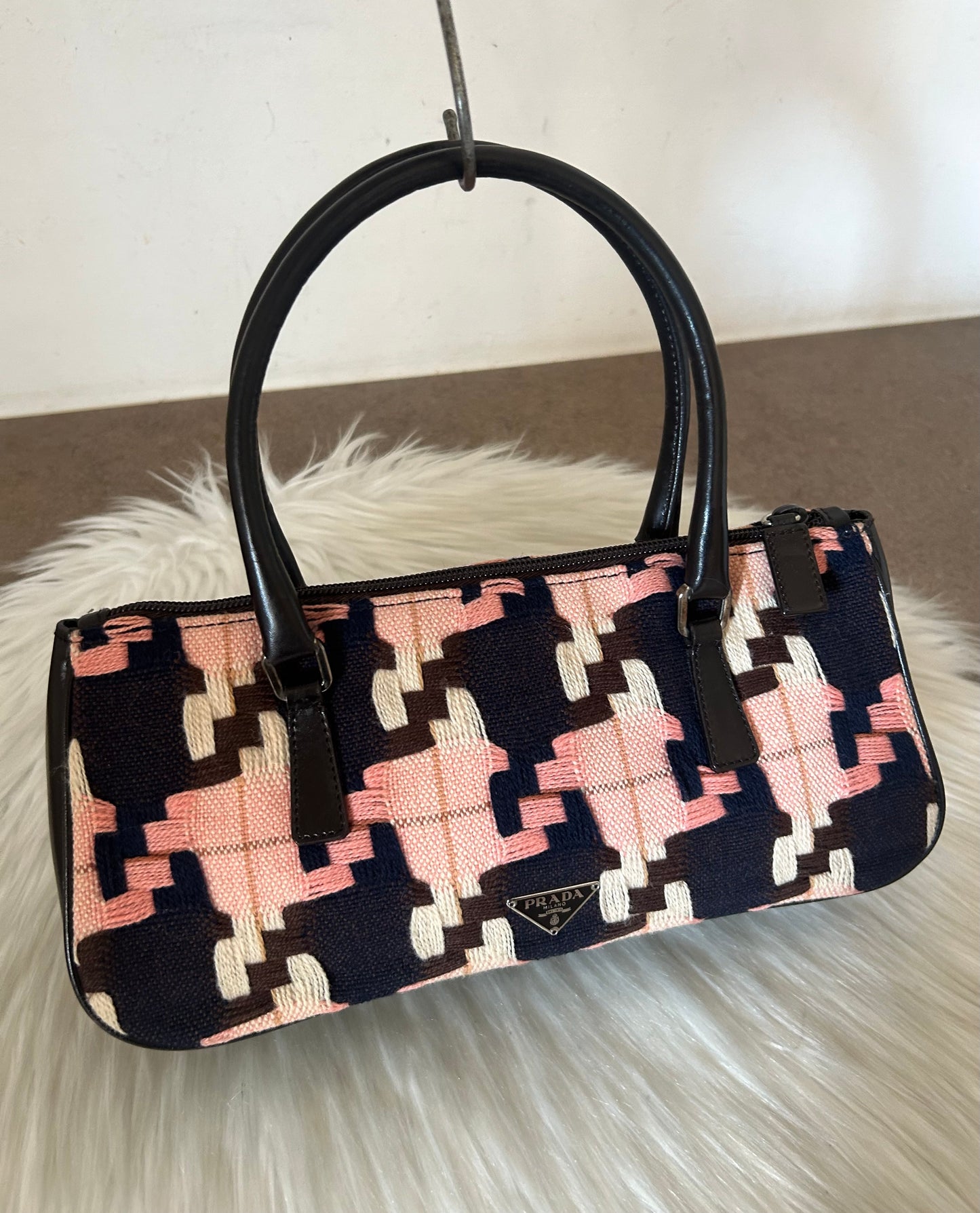 Prada mini tote con motivo geometrico