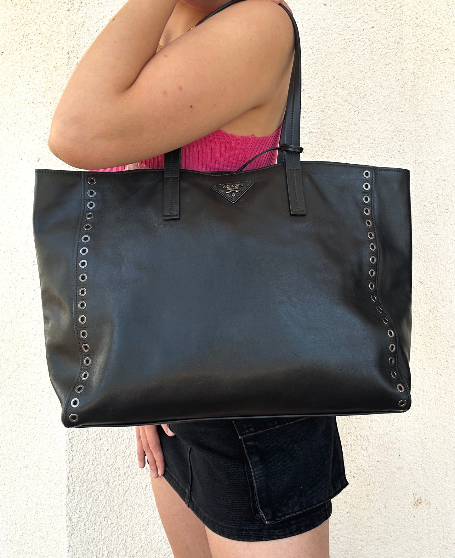 Prada tote in pelle con borchie