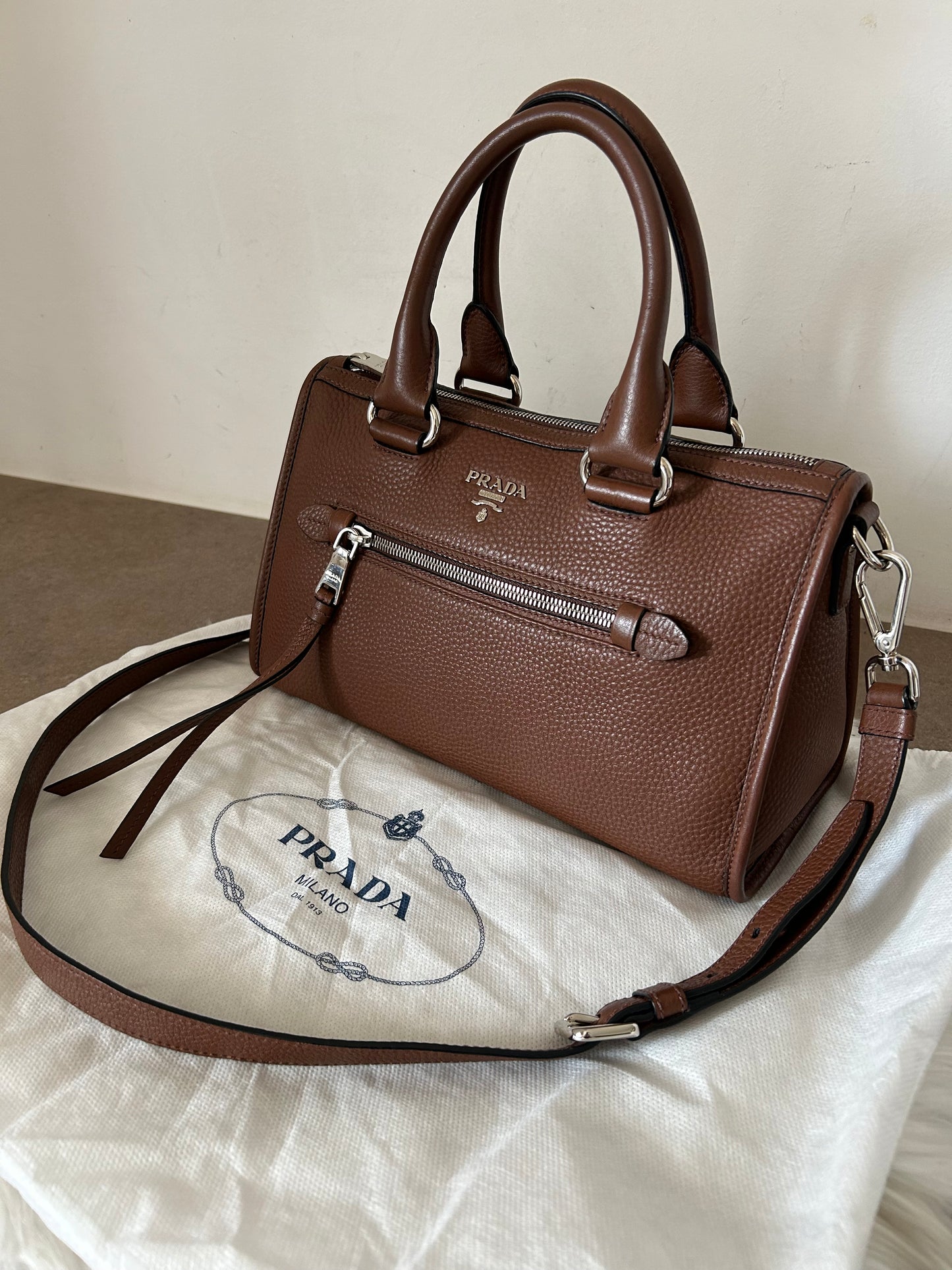 Prada Bauletto marrone in pelle con tracolla