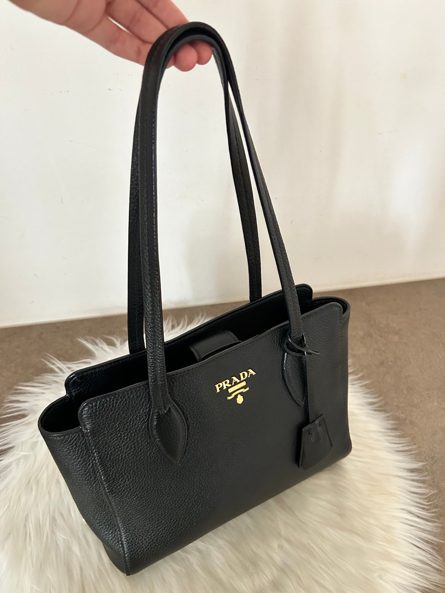 Prada tote in pelle nera