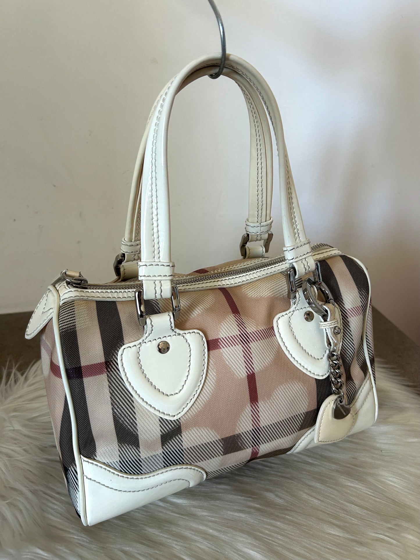 Burberry tote Heart