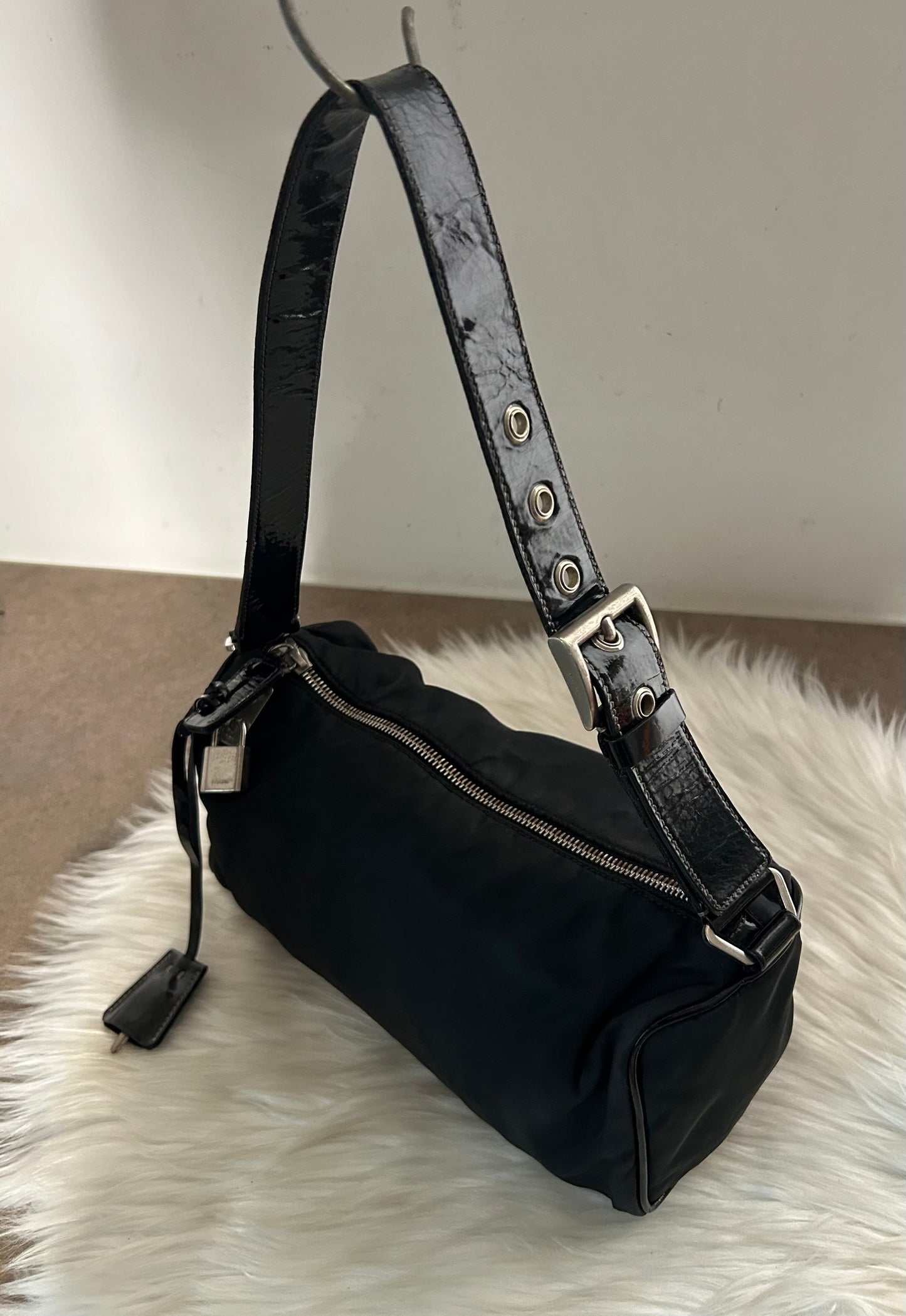 Prada baguette nera in nylon