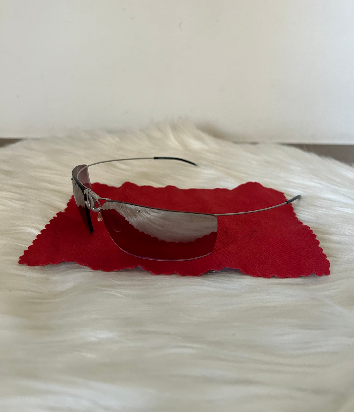 Occhiali Chanel vintage con logo centrale