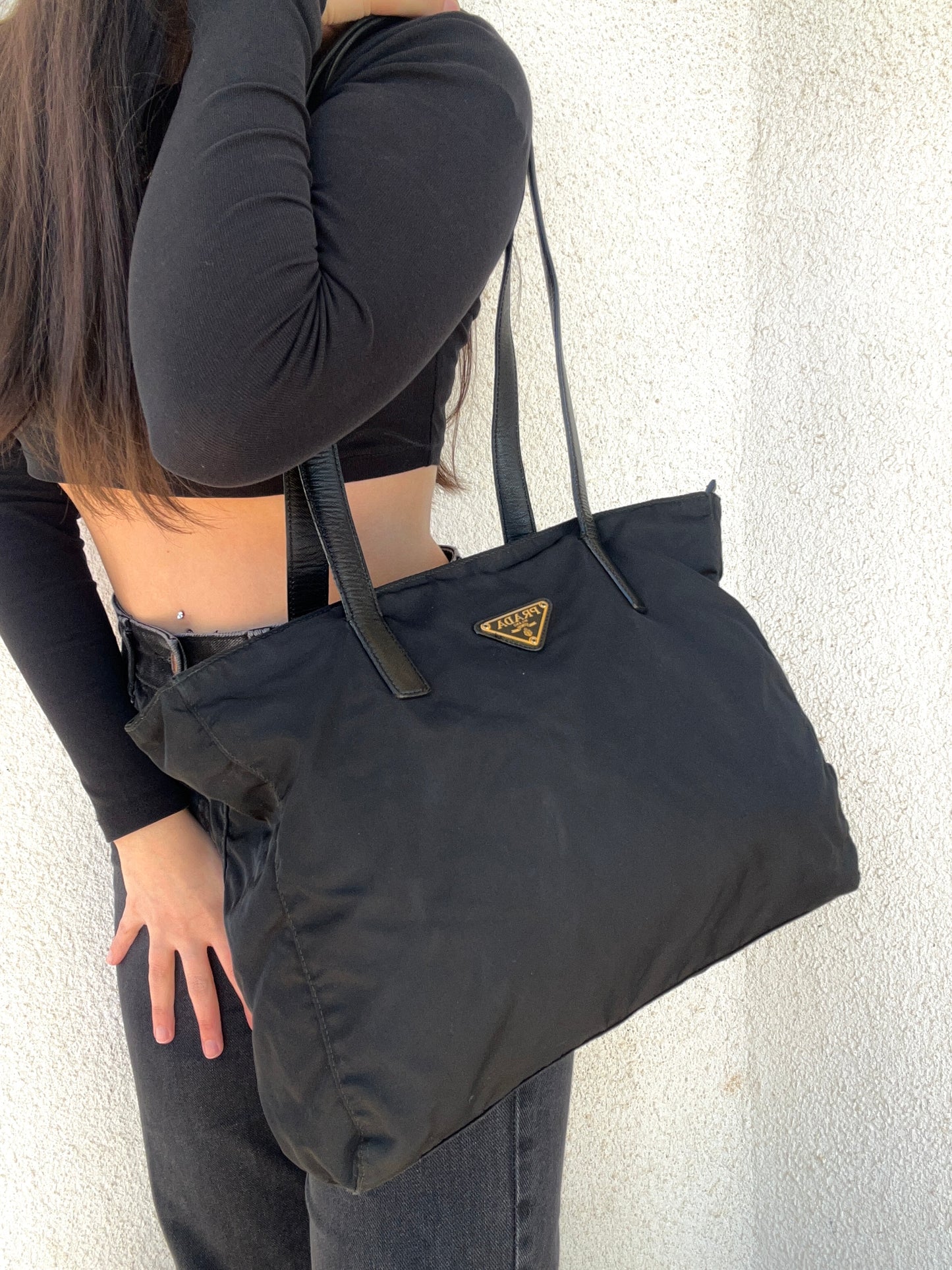 Prada tote in nylon e pelle nera