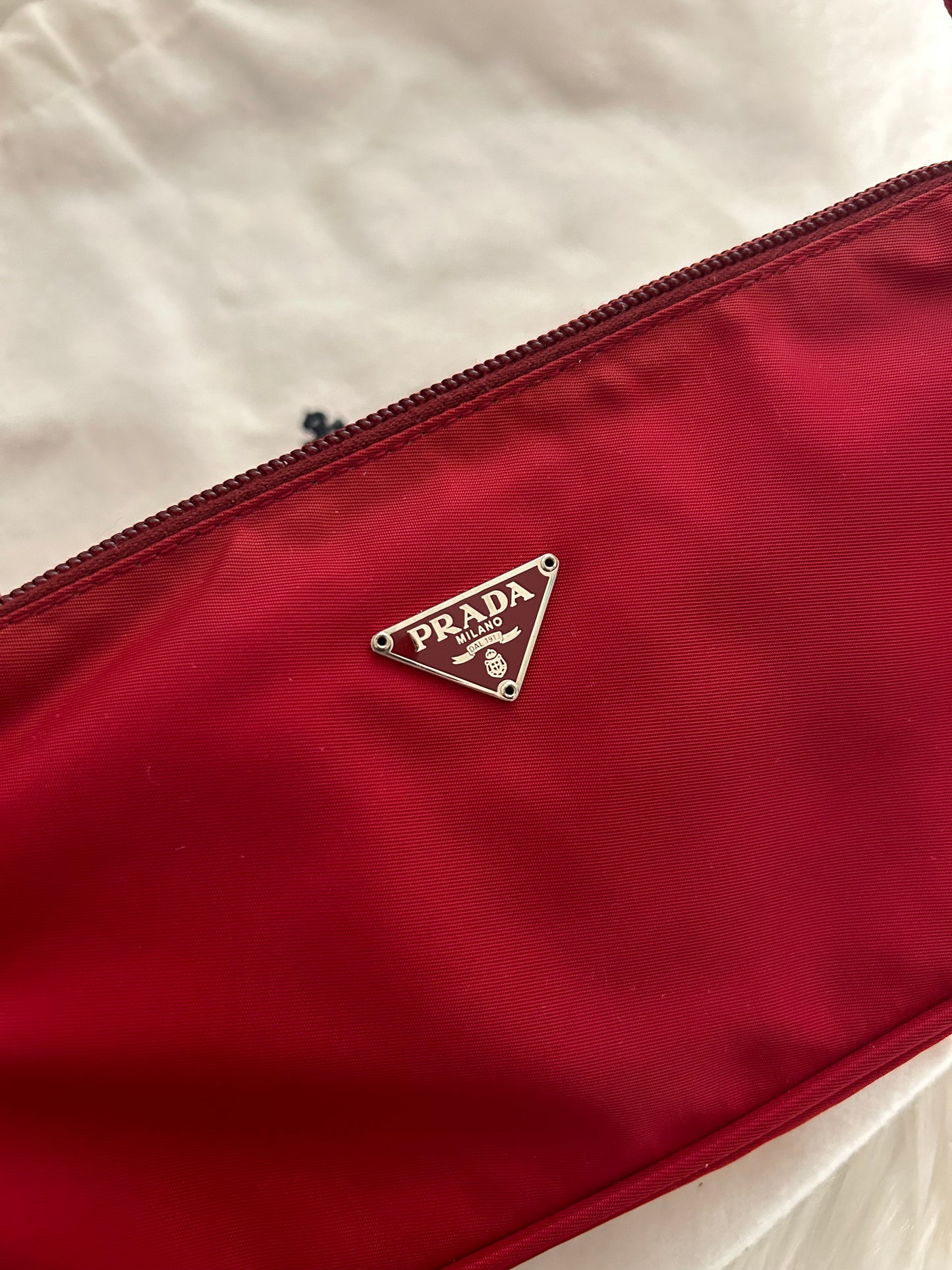 Prada baguette bordeaux in nylon