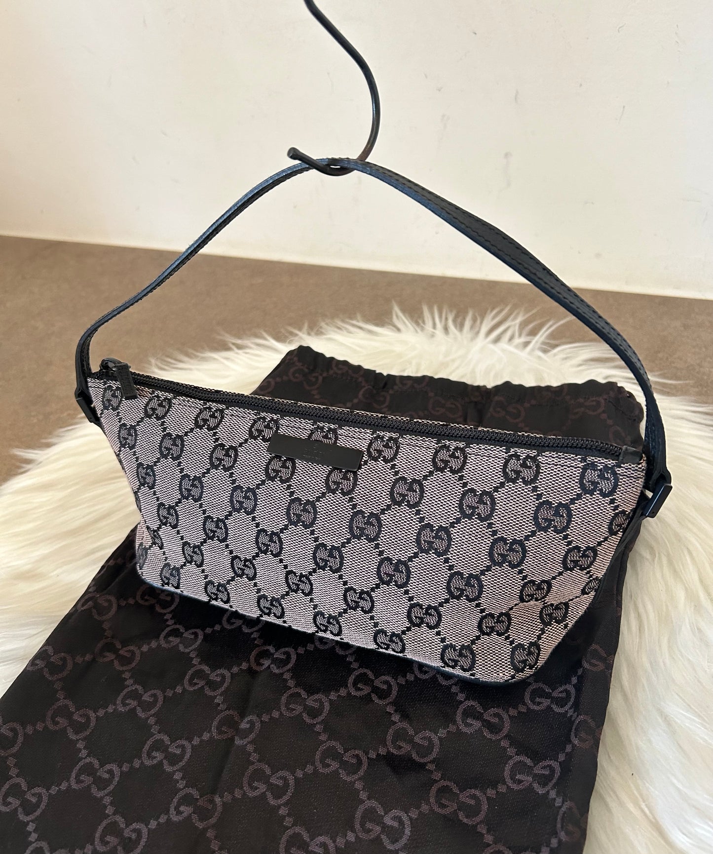 Gucci Boat monogram con metalleria nera