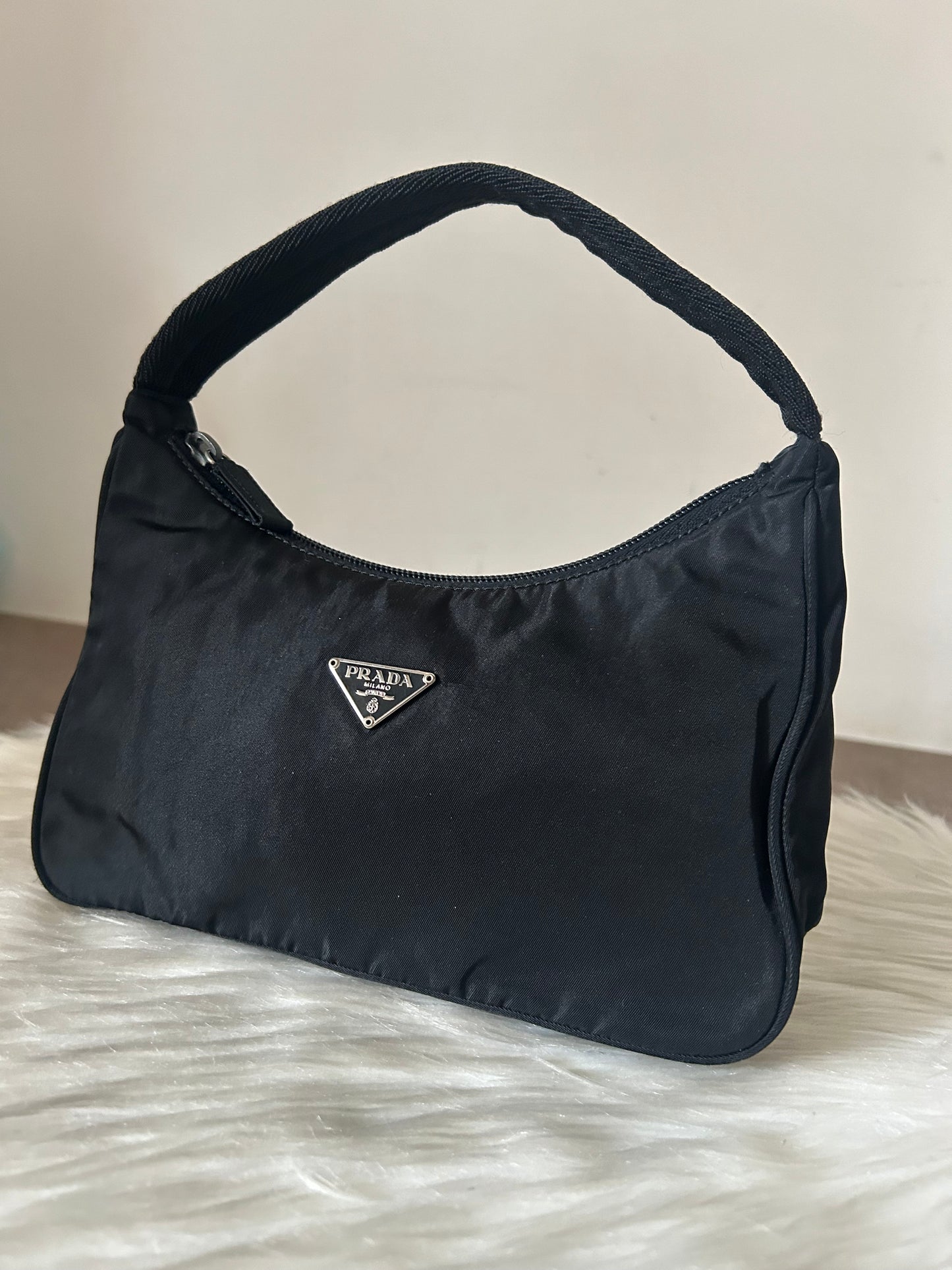 Prada nera in nylon